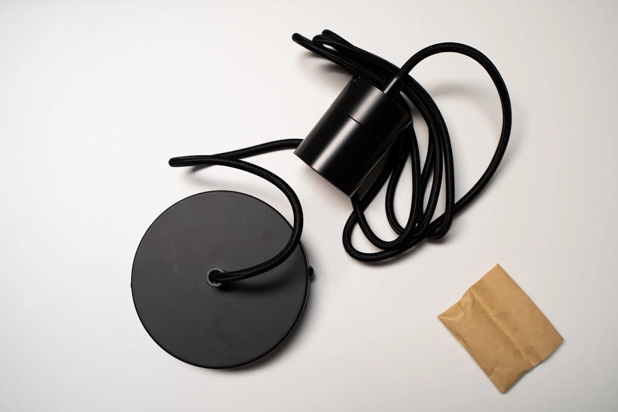 Elegante E27 Pendelleuchte in matt-schwarzen Look Gofurnit