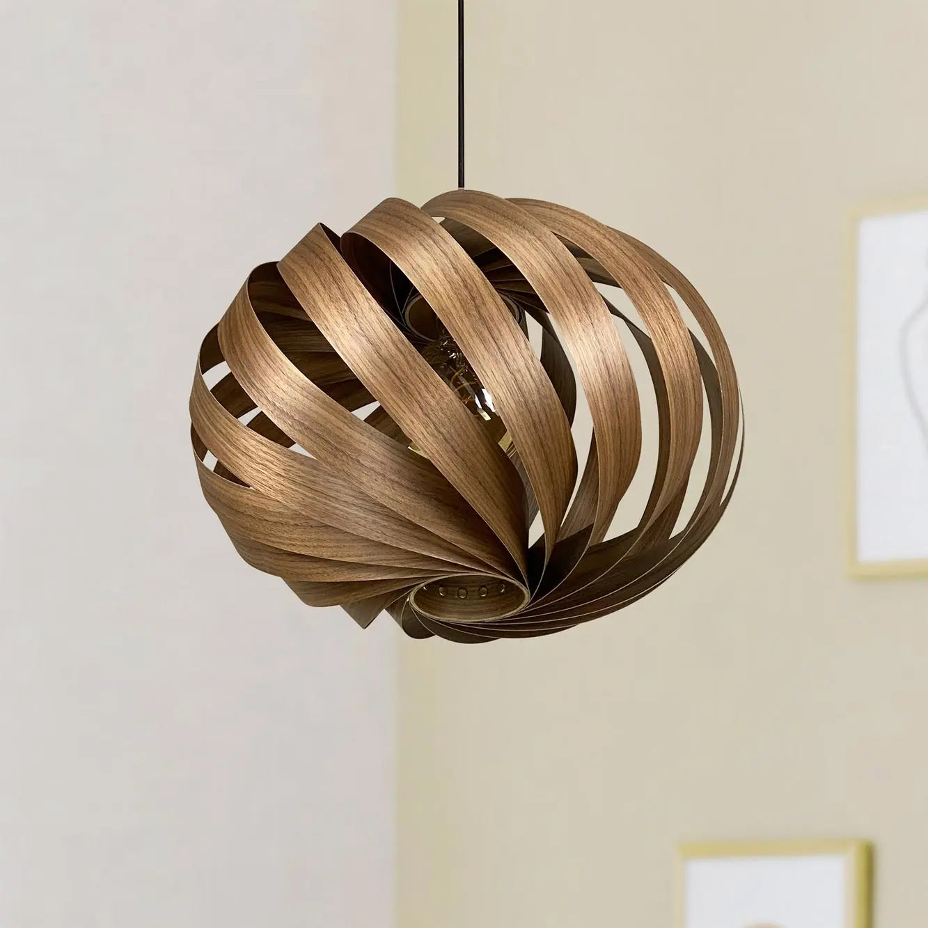 Hängeleuchte 'Serentia' aus Nussbaum 55 cm Gofurnit