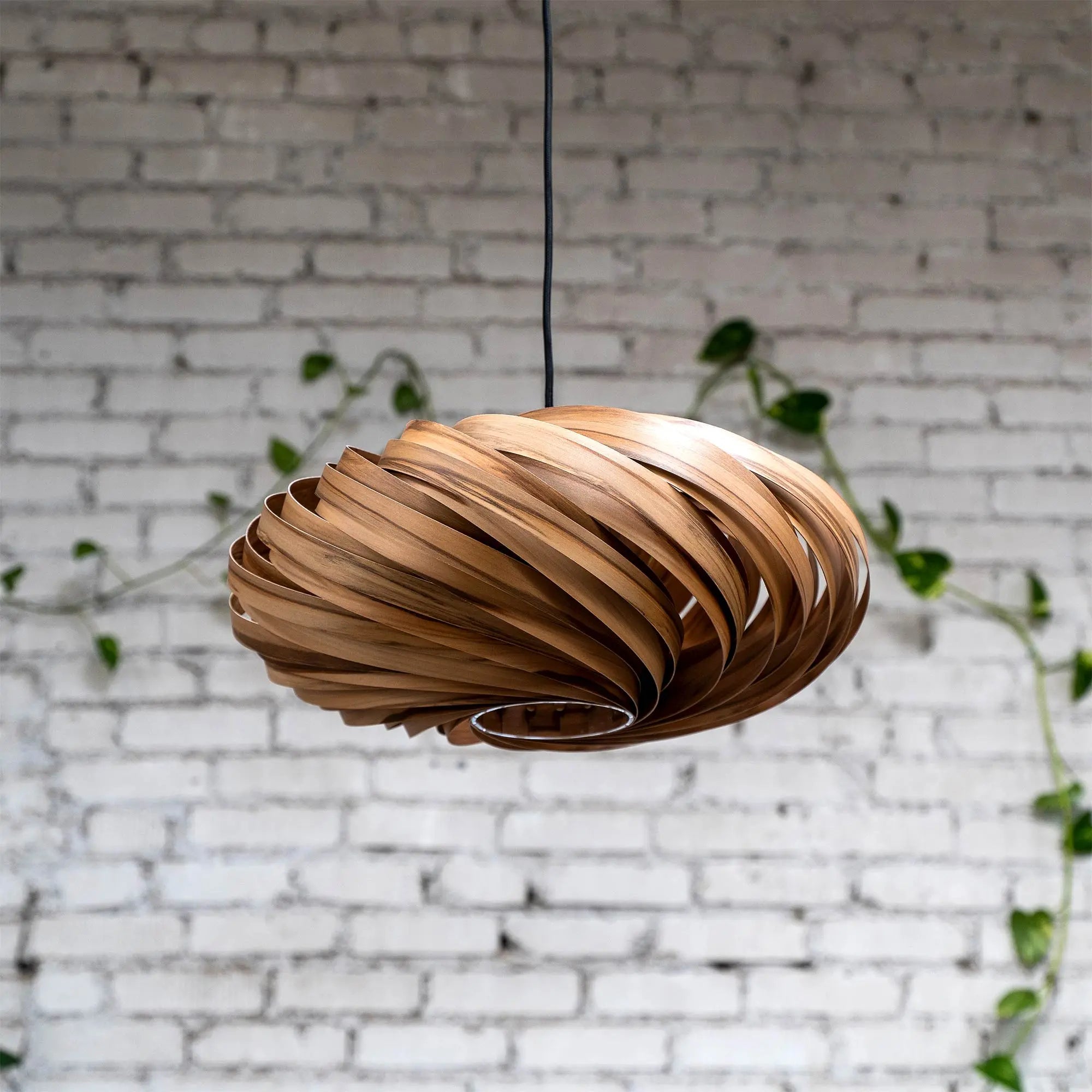 Hängeleuchte 'Veneria' aus Amberbaum 50 cm Gofurnit