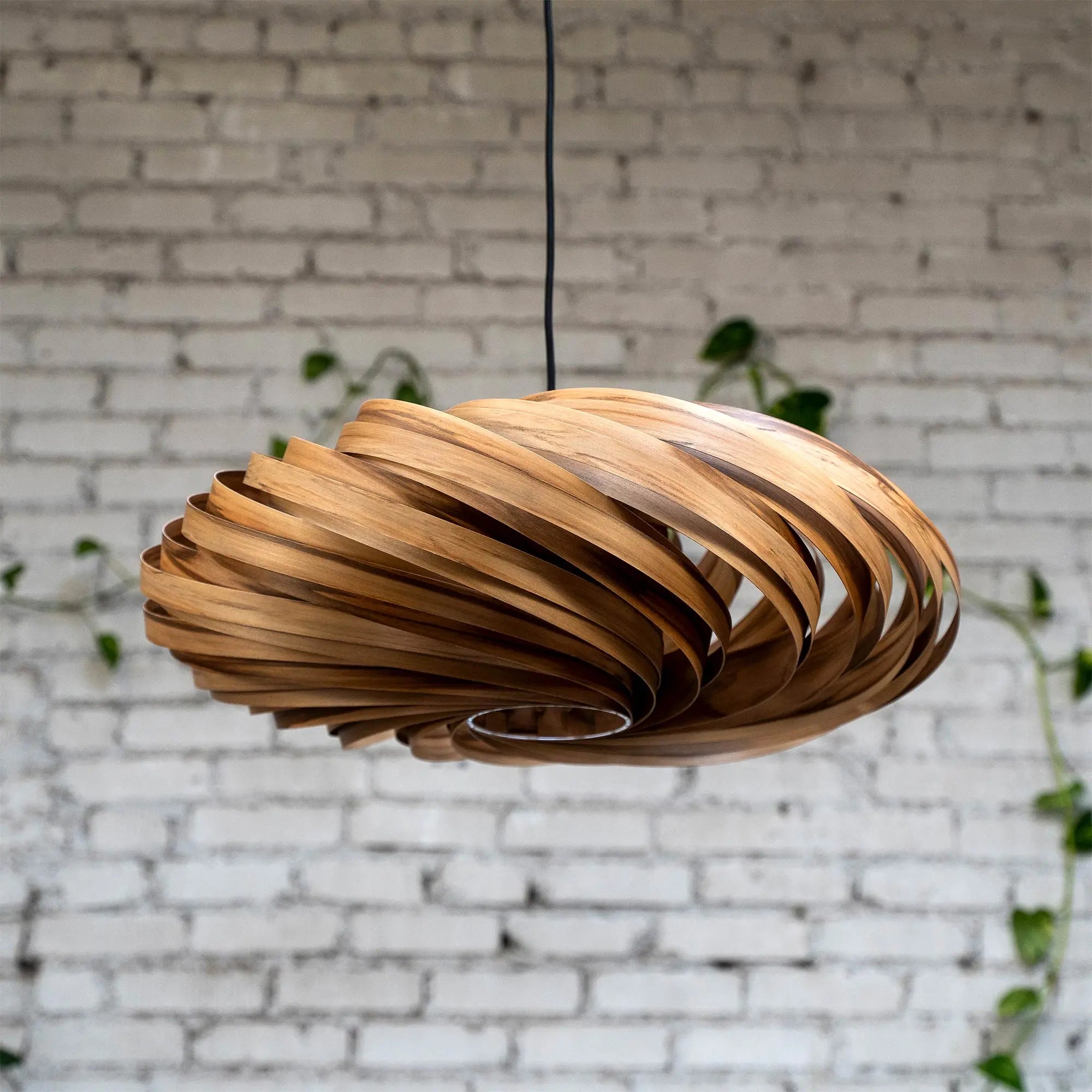 Hängeleuchte 'Veneria' aus Amberbaum 60 cm Gofurnit