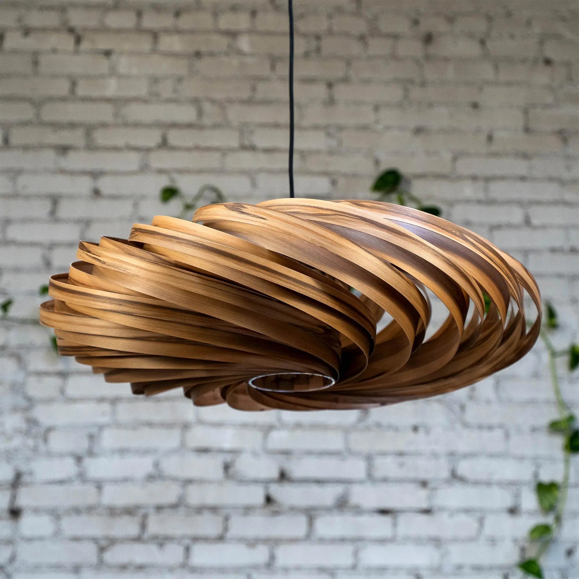 Hängeleuchte 'Veneria' aus Amberbaum 70 cm Gofurnit