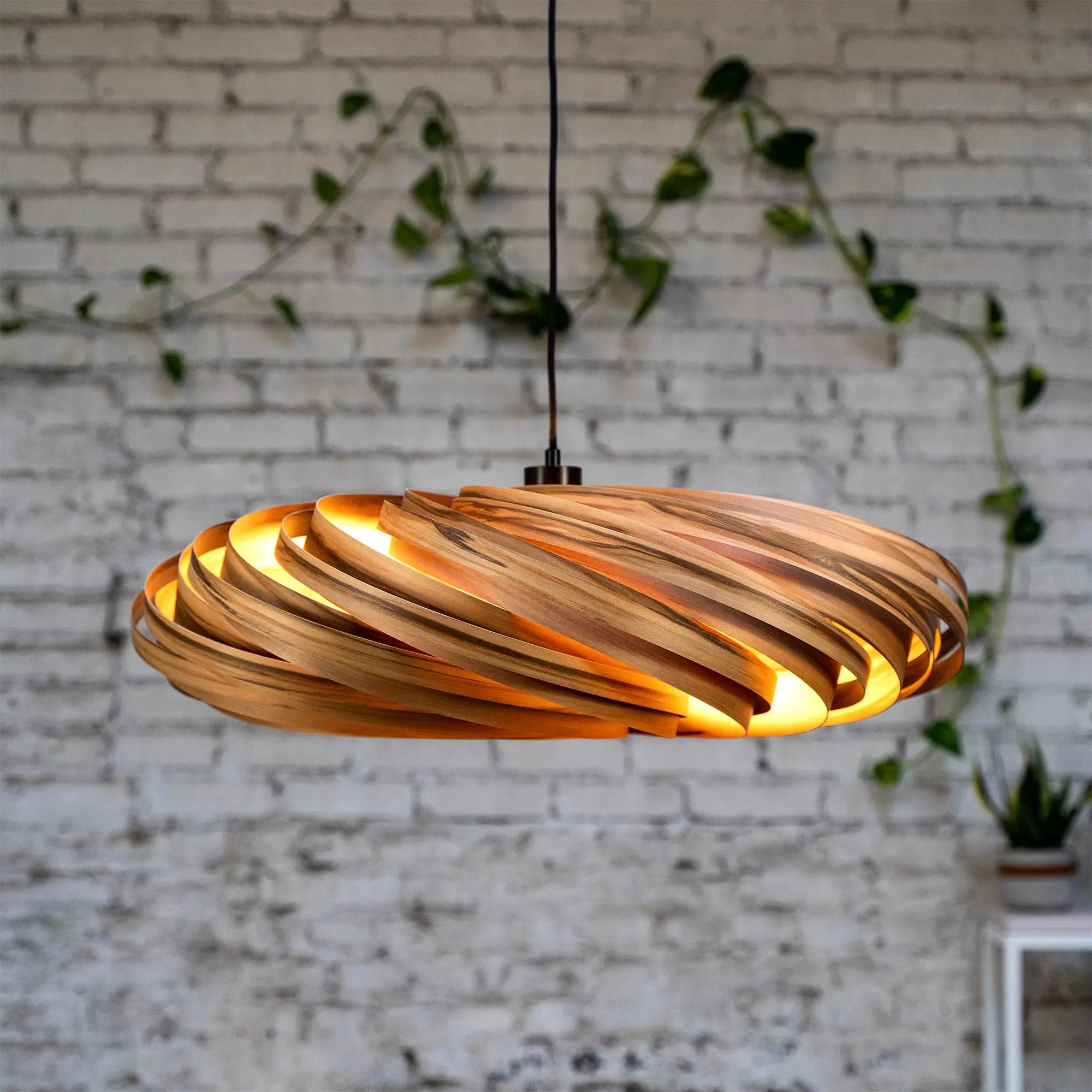 Hängeleuchte 'Veneria' aus Amberbaum 70 cm Gofurnit