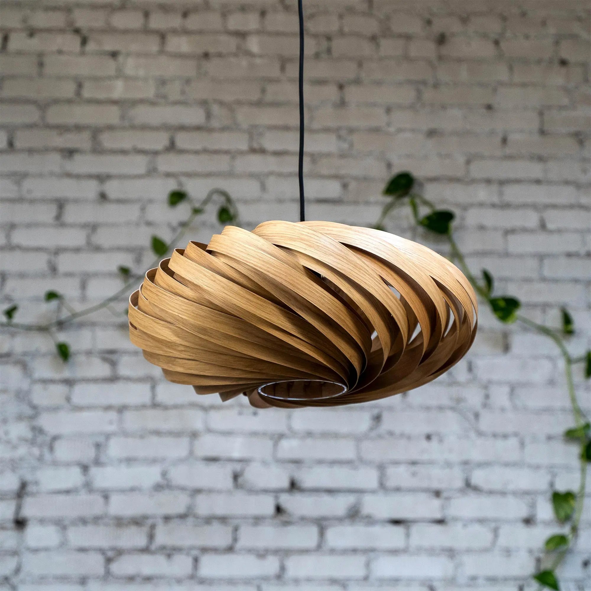 Hängeleuchte 'Veneria' aus Eichenholz 50 cm Gofurnit