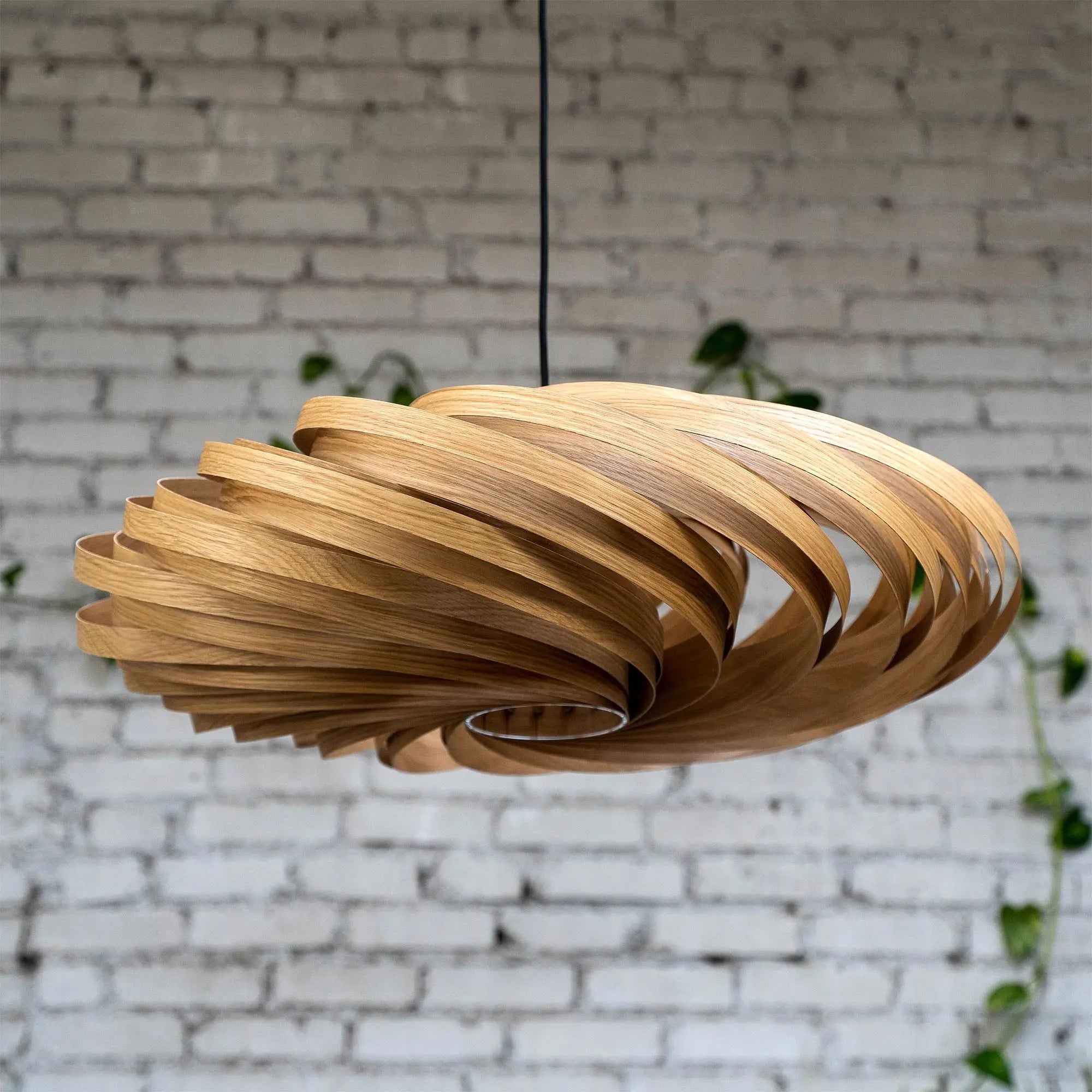 Hängeleuchte 'Veneria' aus Eichenholz 70 cm Gofurnit