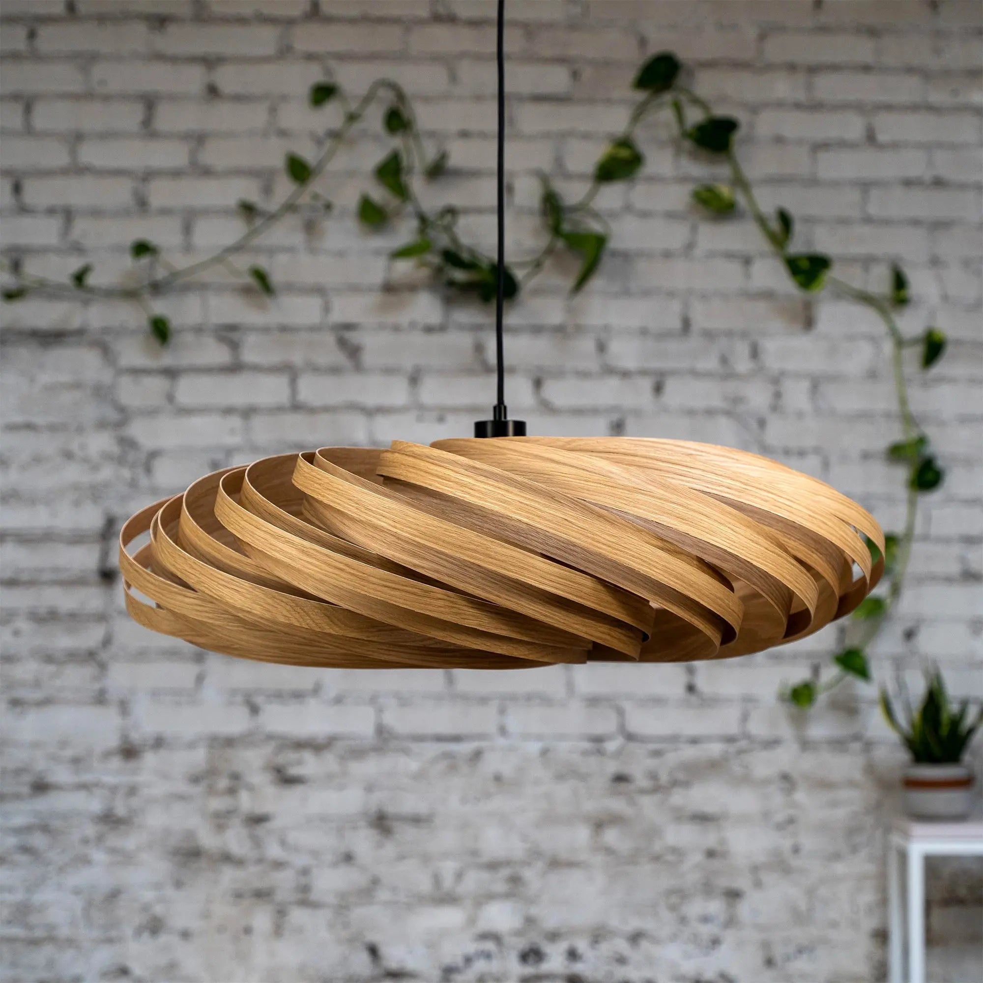 Hängeleuchte 'Veneria' aus Eichenholz 70 cm Gofurnit