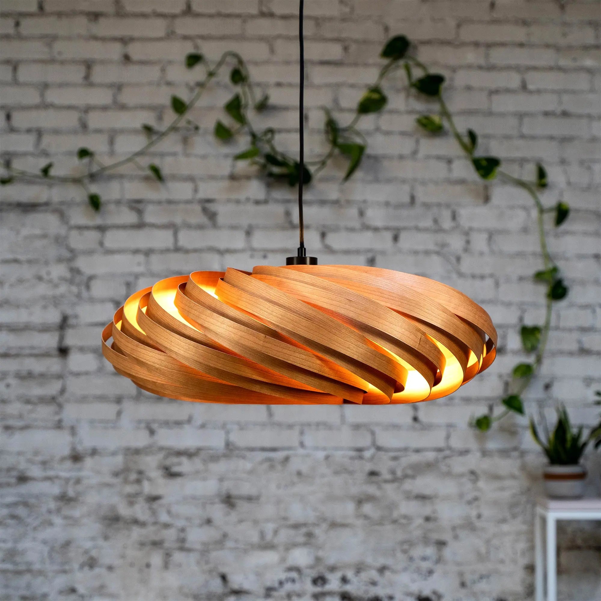 Hängeleuchte 'Veneria' aus Kirschbaumholz 60 cm Gofurnit