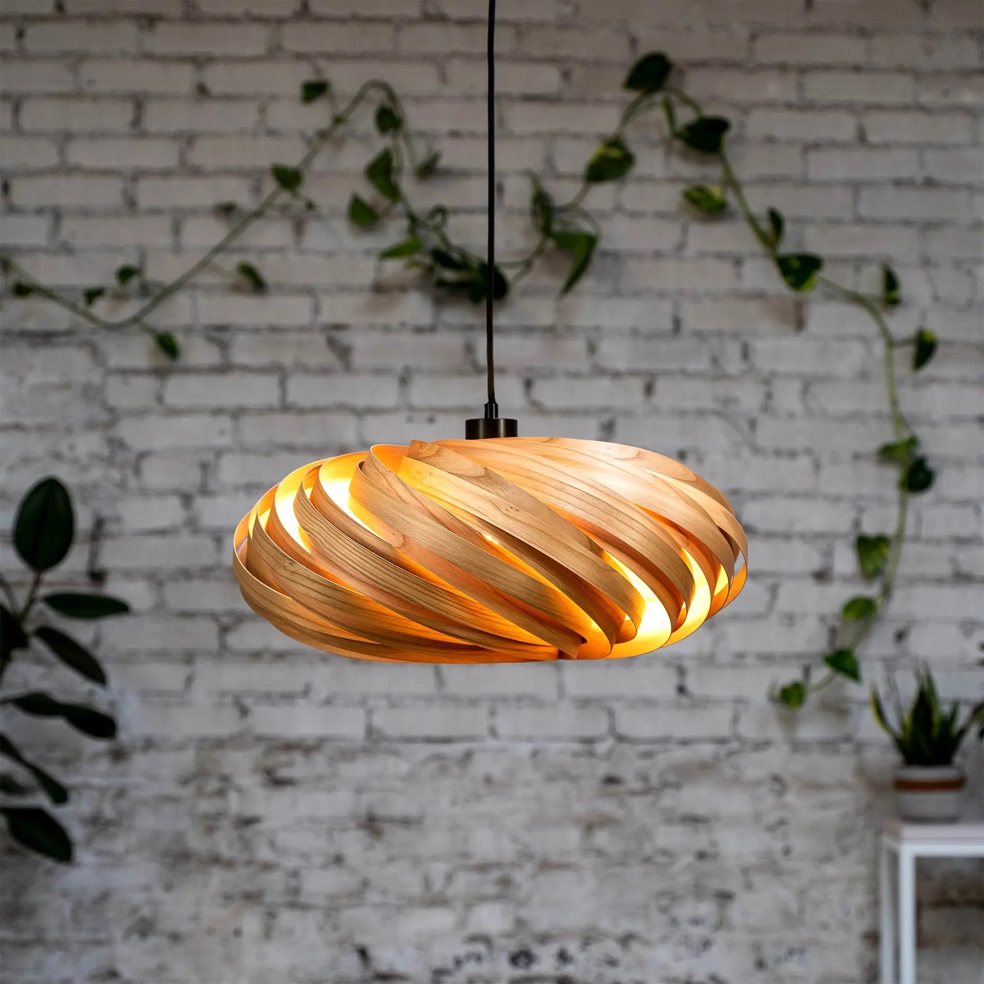Hängeleuchte 'Veneria' aus Olivesche 50 cm Gofurnit