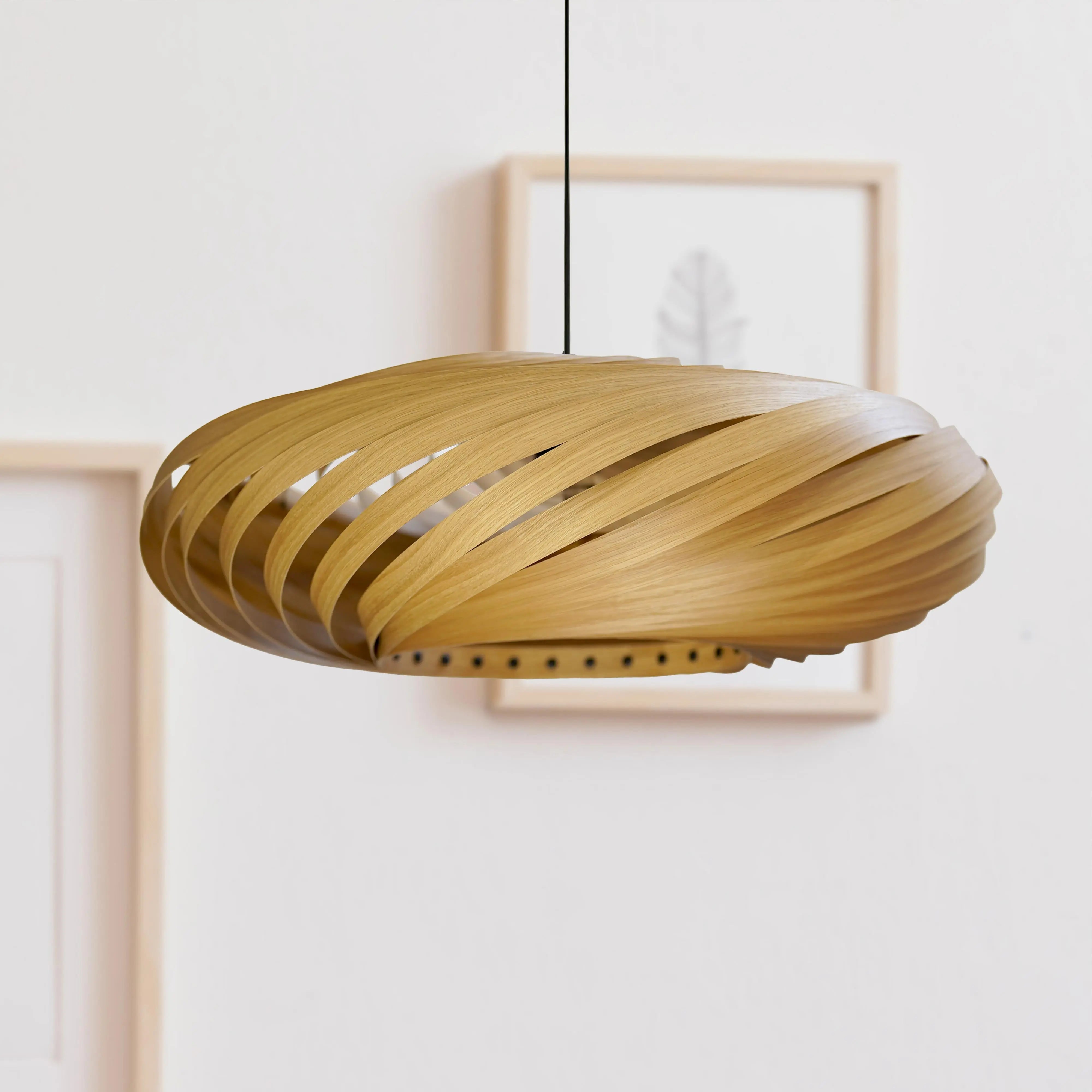 Hängeleuchte Larena aus Eichenholz Gofurnit