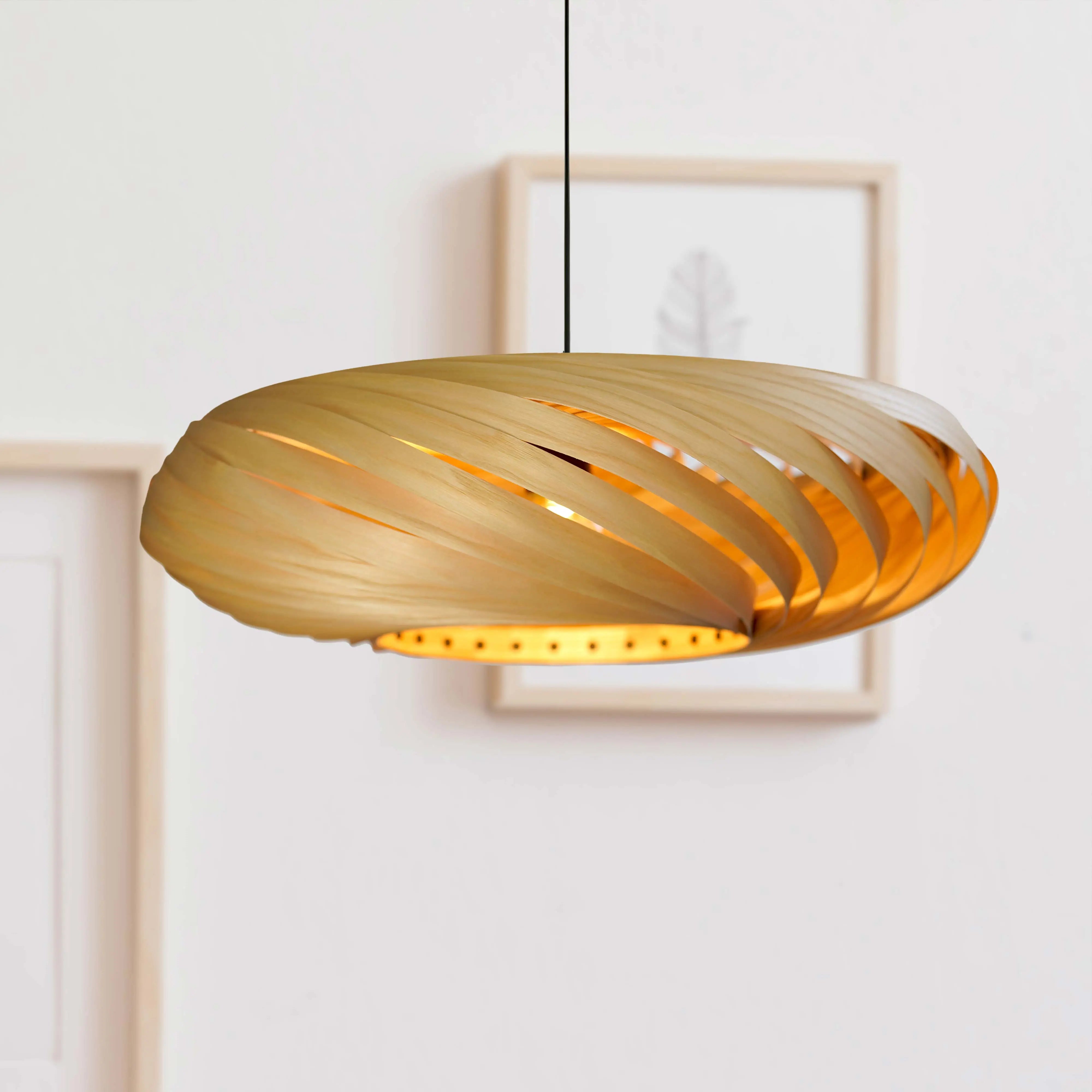 Hängeleuchte Larena aus Oliveschenholz Gofurnit