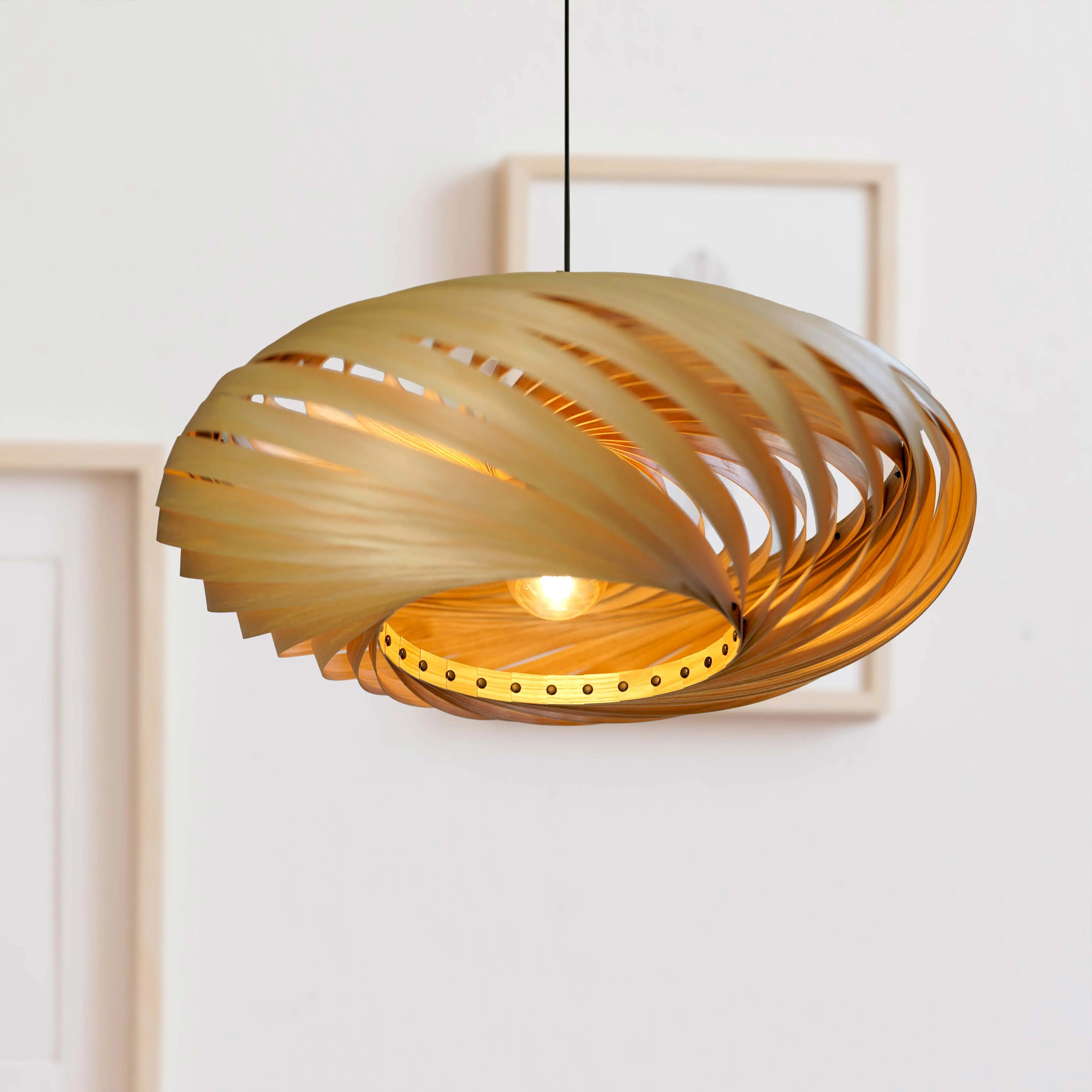 Hängeleuchte Larena aus Oliveschenholz Gofurnit