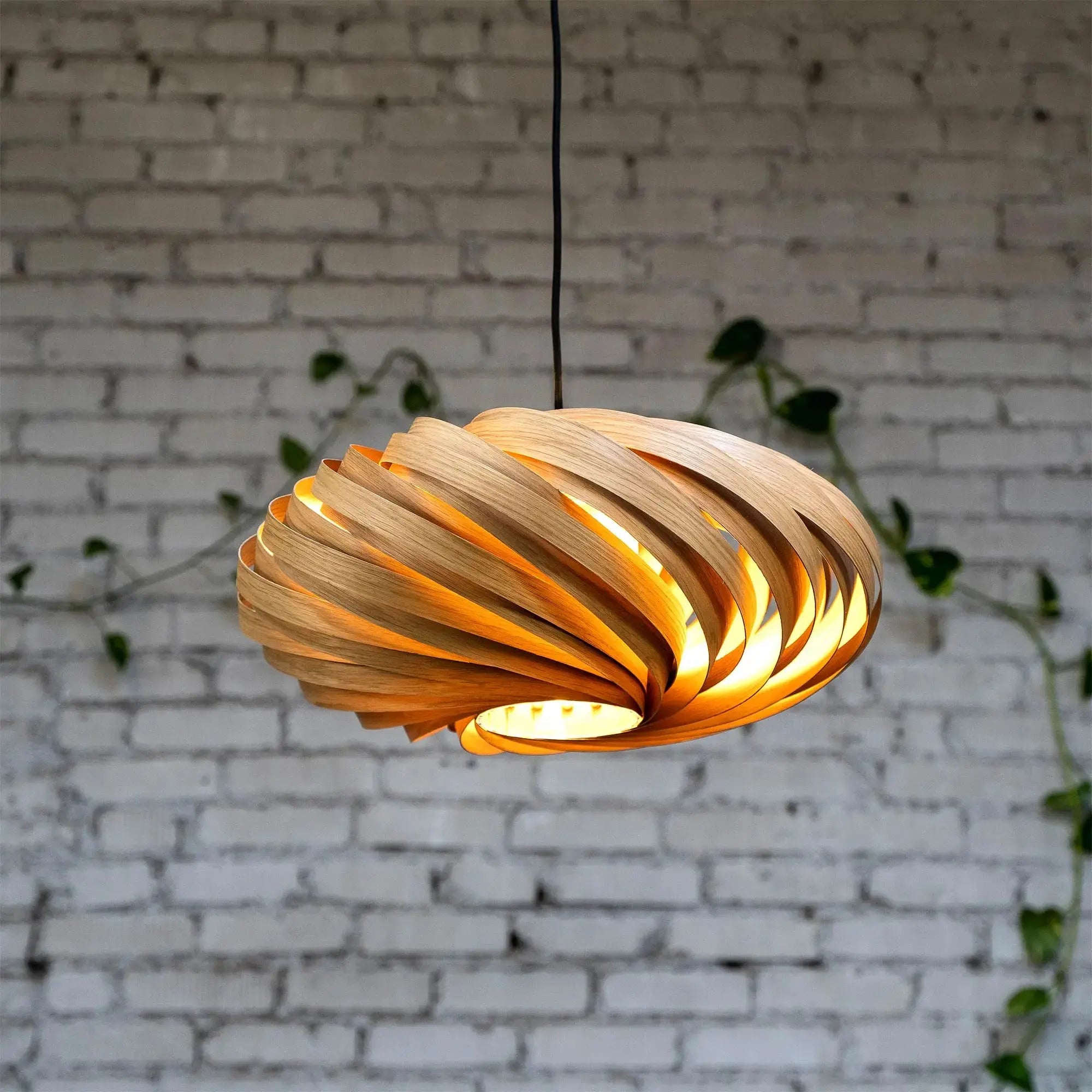 Hängeleuchte 'Veneria' aus Eichenholz 50 cm Gofurnit