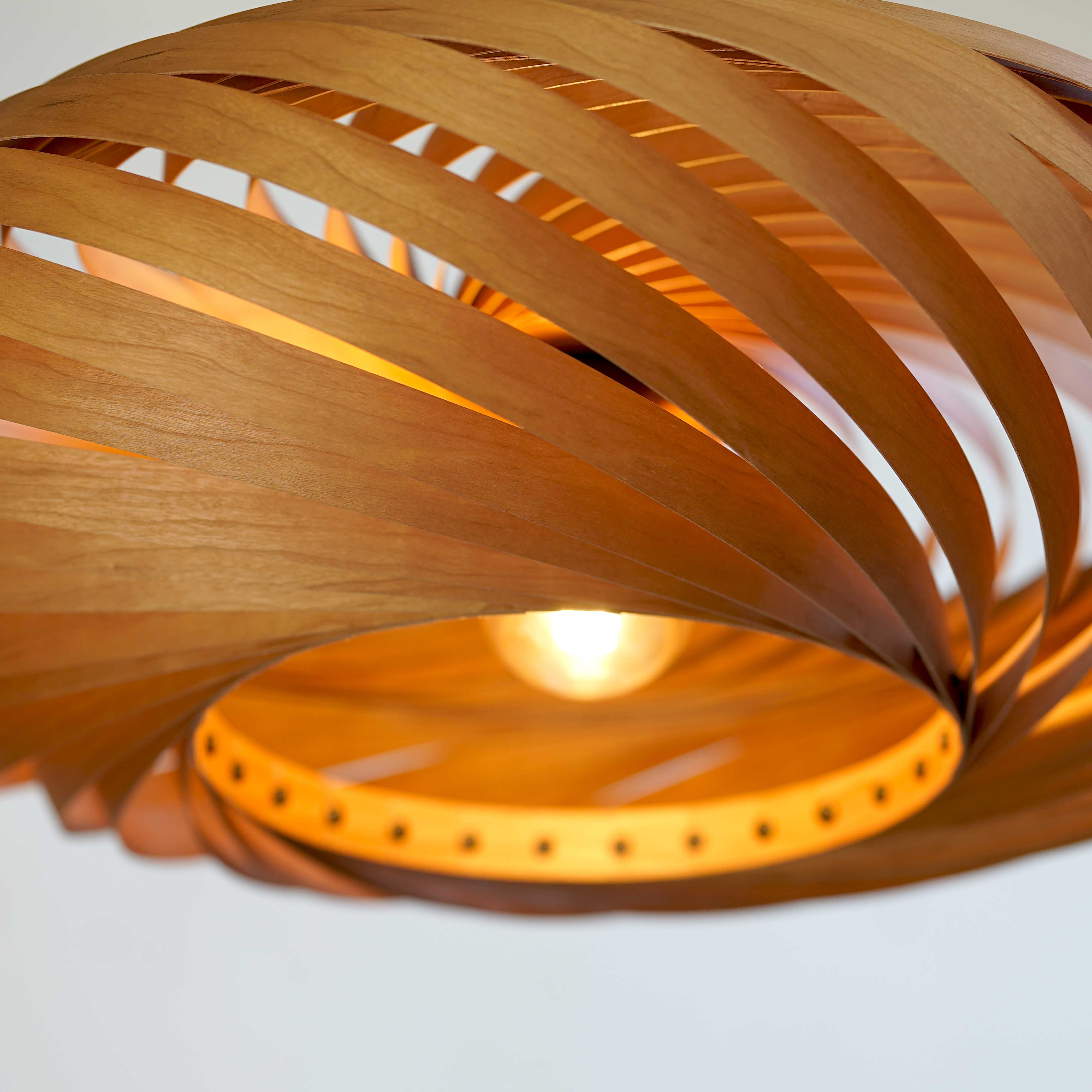 Hängeleuchte Larena aus Kirschbaumholz - Gofurnit Lampen Köln