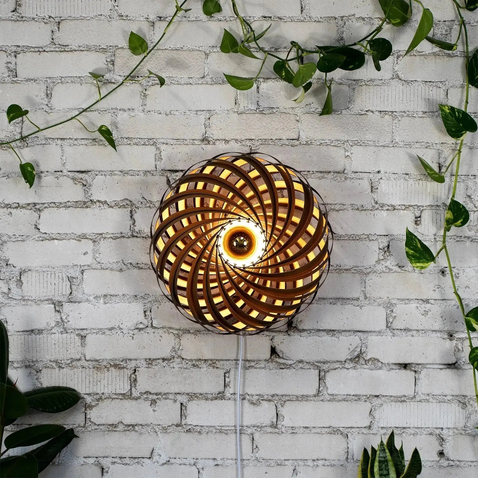 Wandleuchte 'Veneria' aus Nussbaum 50 cm Gofurnit