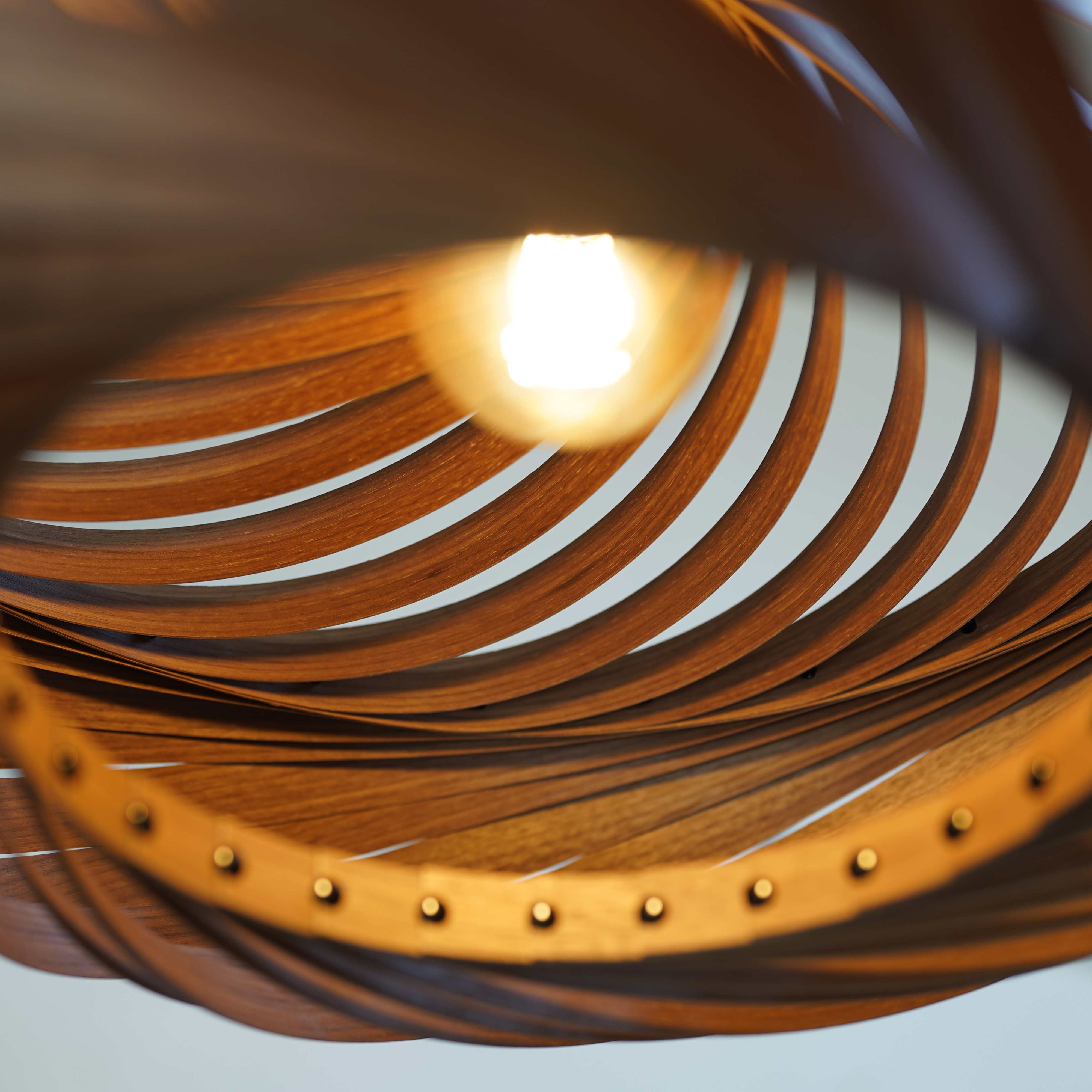 Hängeleuchte Larena aus Nussbaumholz - Gofurnit Lampen Köln