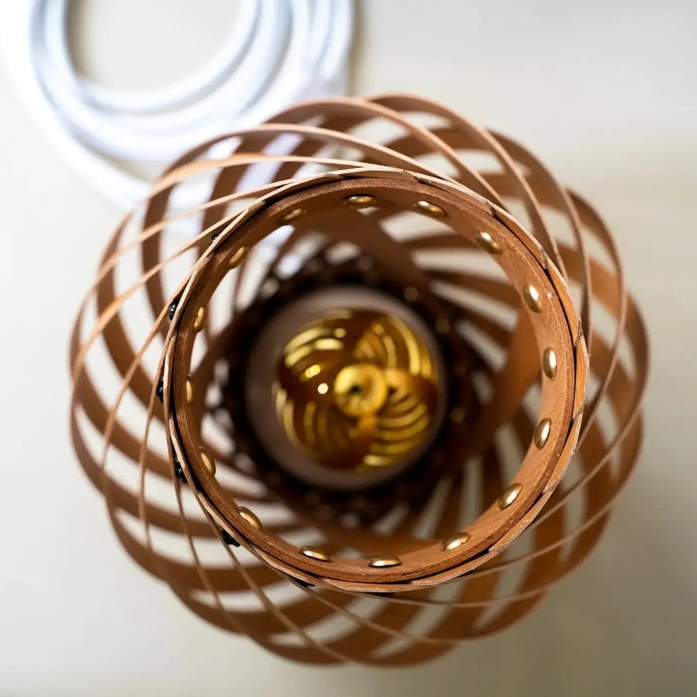 Tischleuchte 'Gemma' aus Kirschbaum Gofurnit