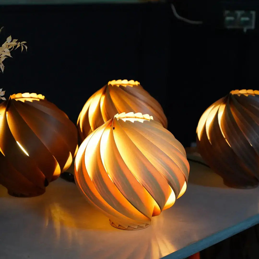 Tischleuchte 'Gemma XL' aus Nussbaum Gofurnit