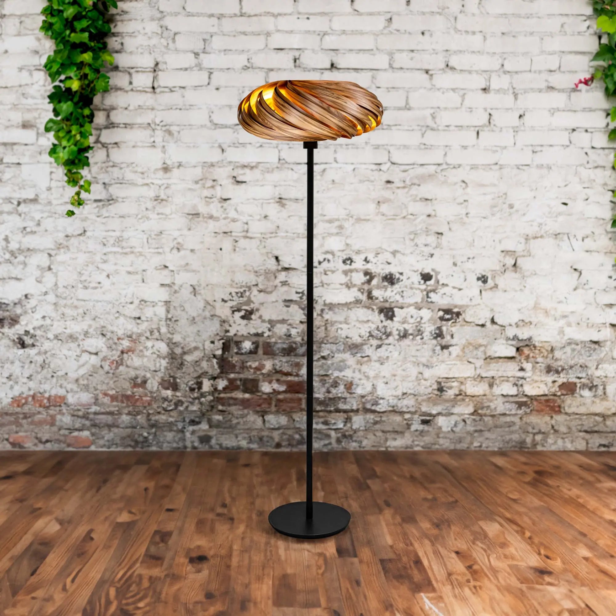 Standleuchte 'Veneria' aus Amberbaum Gofurnit