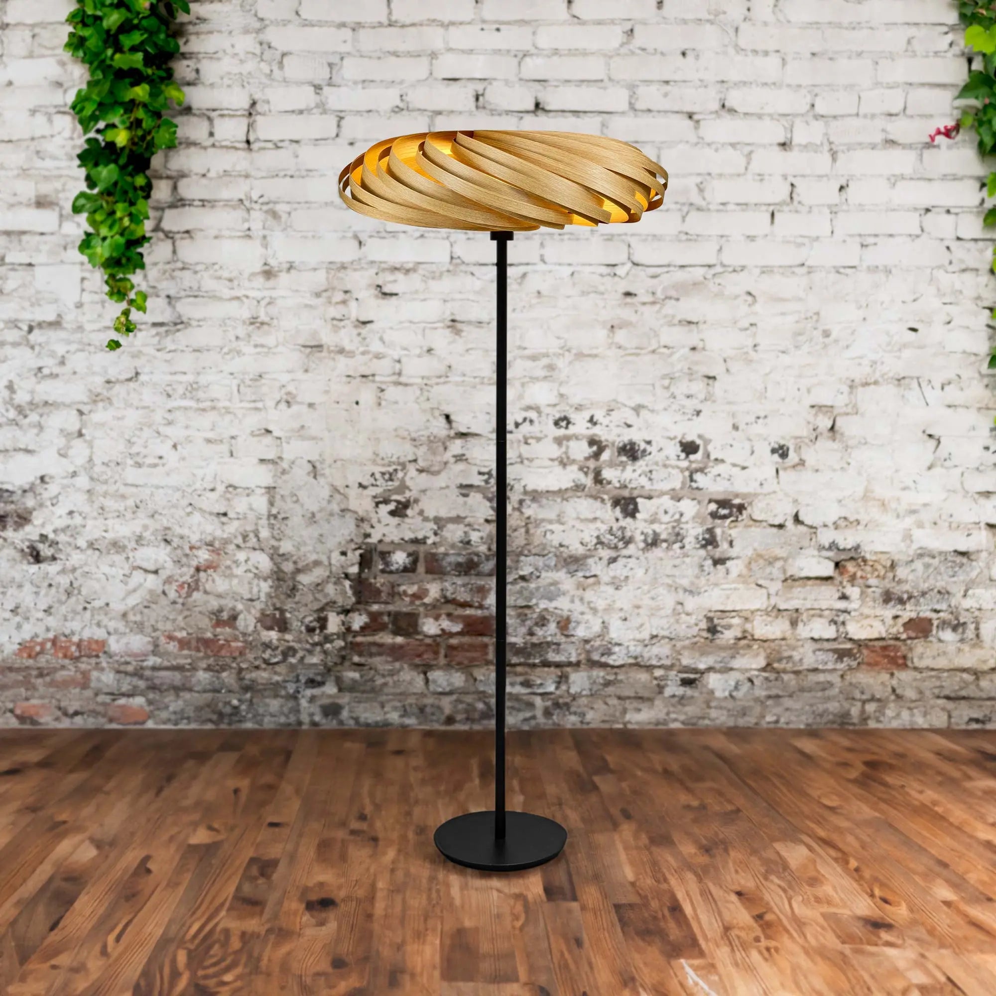 Standleuchte 'Veneria' aus Eichenholz Gofurnit