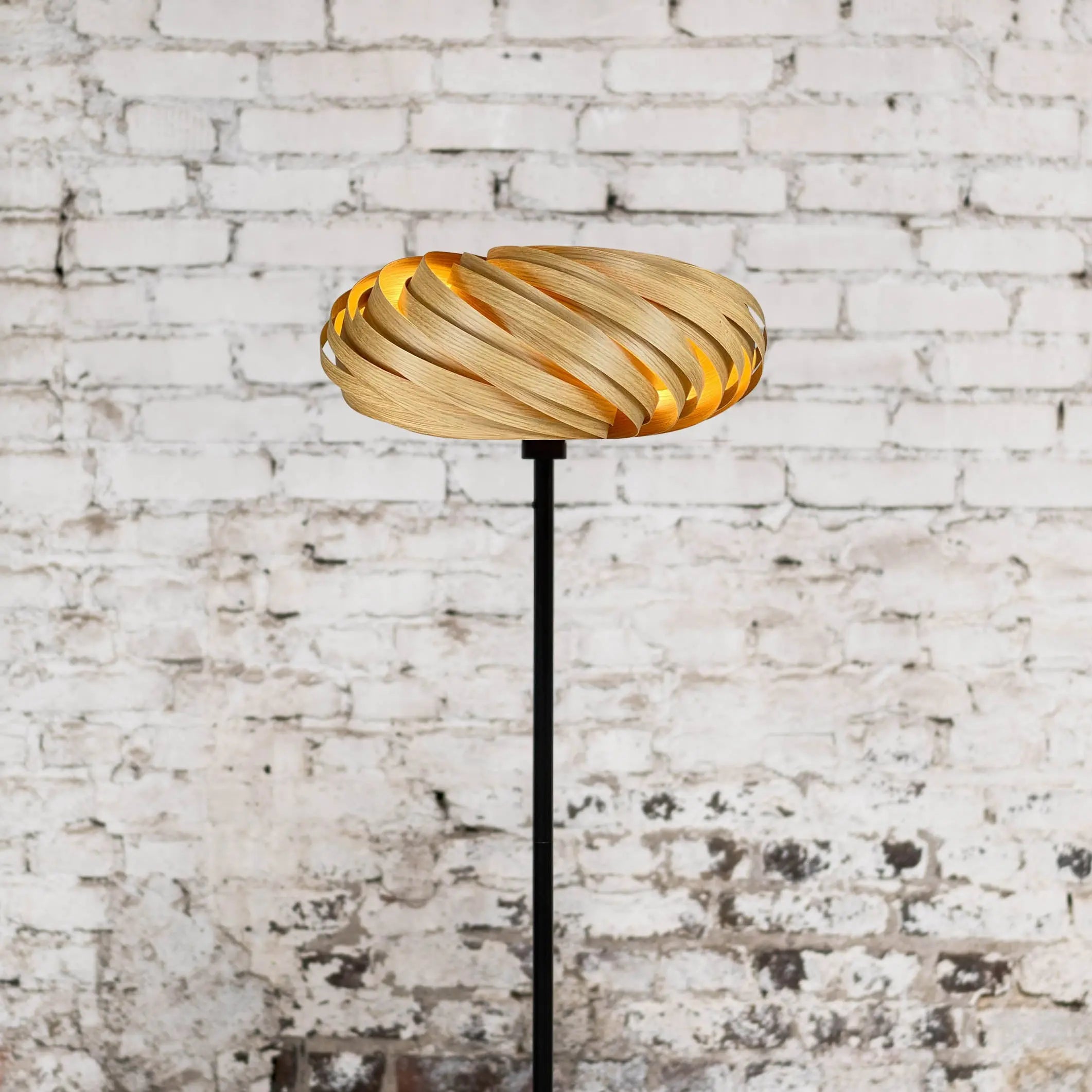 Standleuchte 'Veneria' aus Eichenholz Gofurnit
