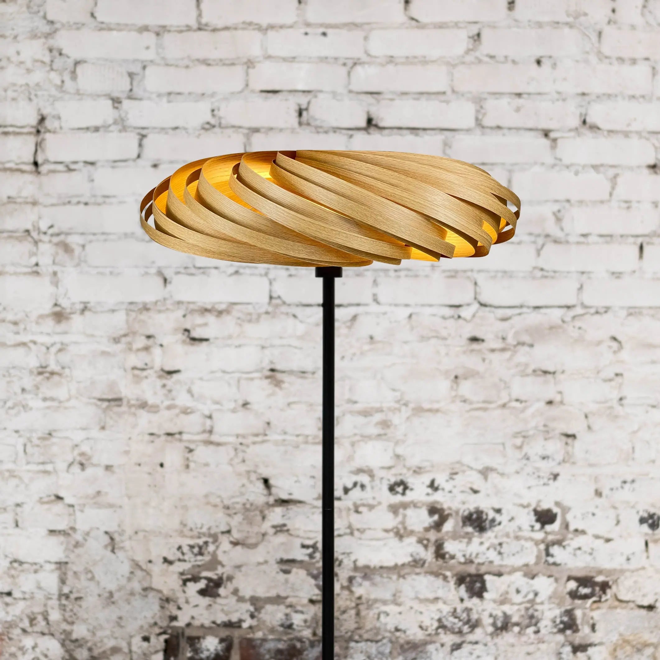 Standleuchte 'Veneria' aus Eichenholz Gofurnit