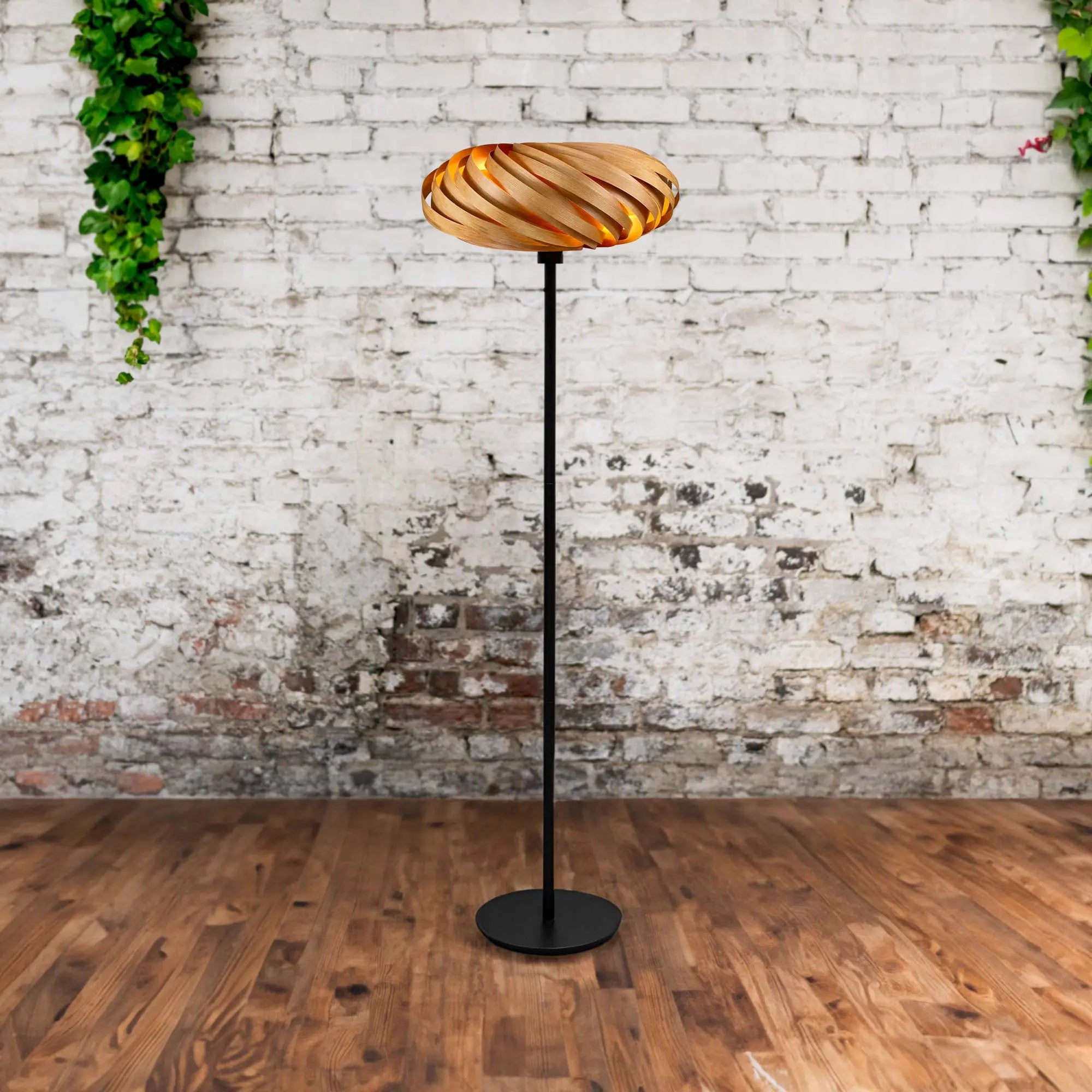 Standleuchte 'Veneria' aus Kirschbaum Gofurnit