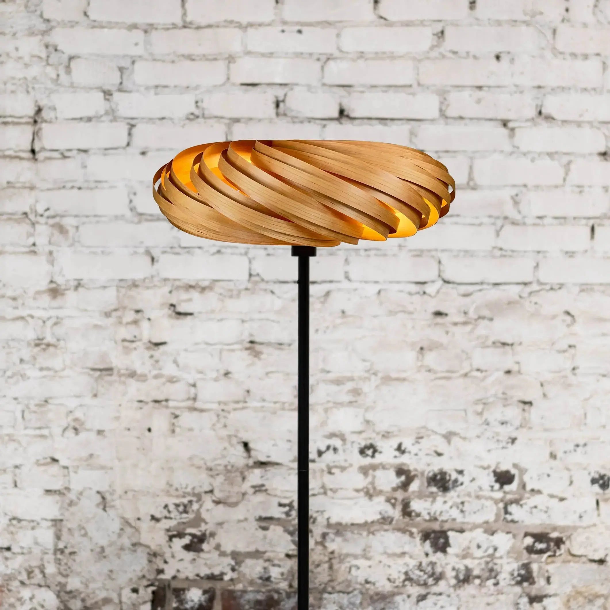 Standleuchte 'Veneria' aus Kirschbaum Gofurnit