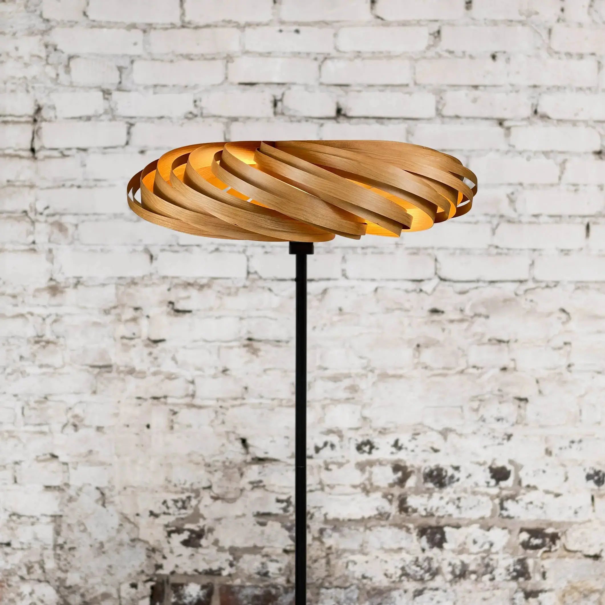 Standleuchte 'Veneria' aus Kirschbaum Gofurnit