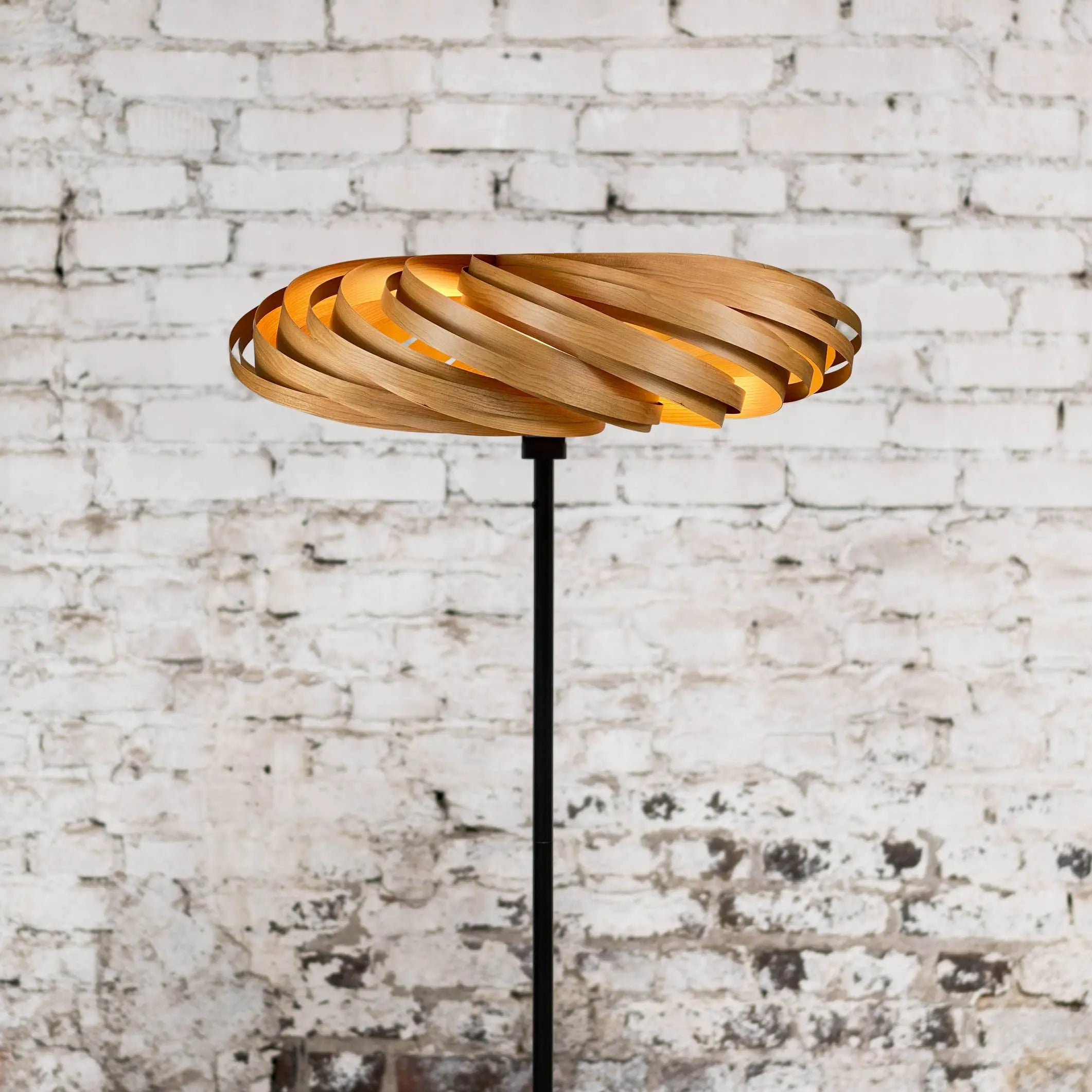 Standleuchte 'Veneria' aus Kirschbaum Gofurnit