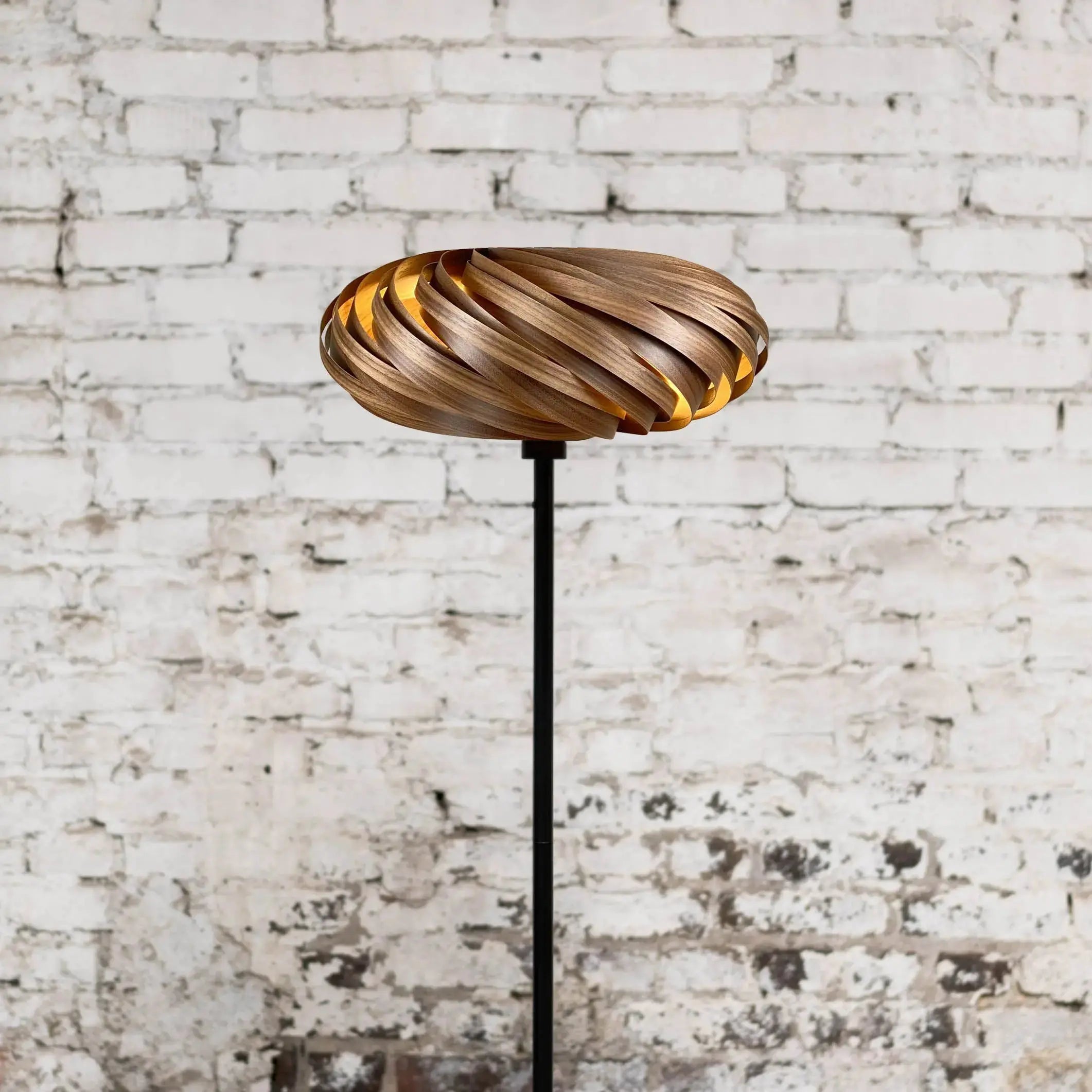 Standleuchte 'Veneria' aus Nussbaumholz Gofurnit