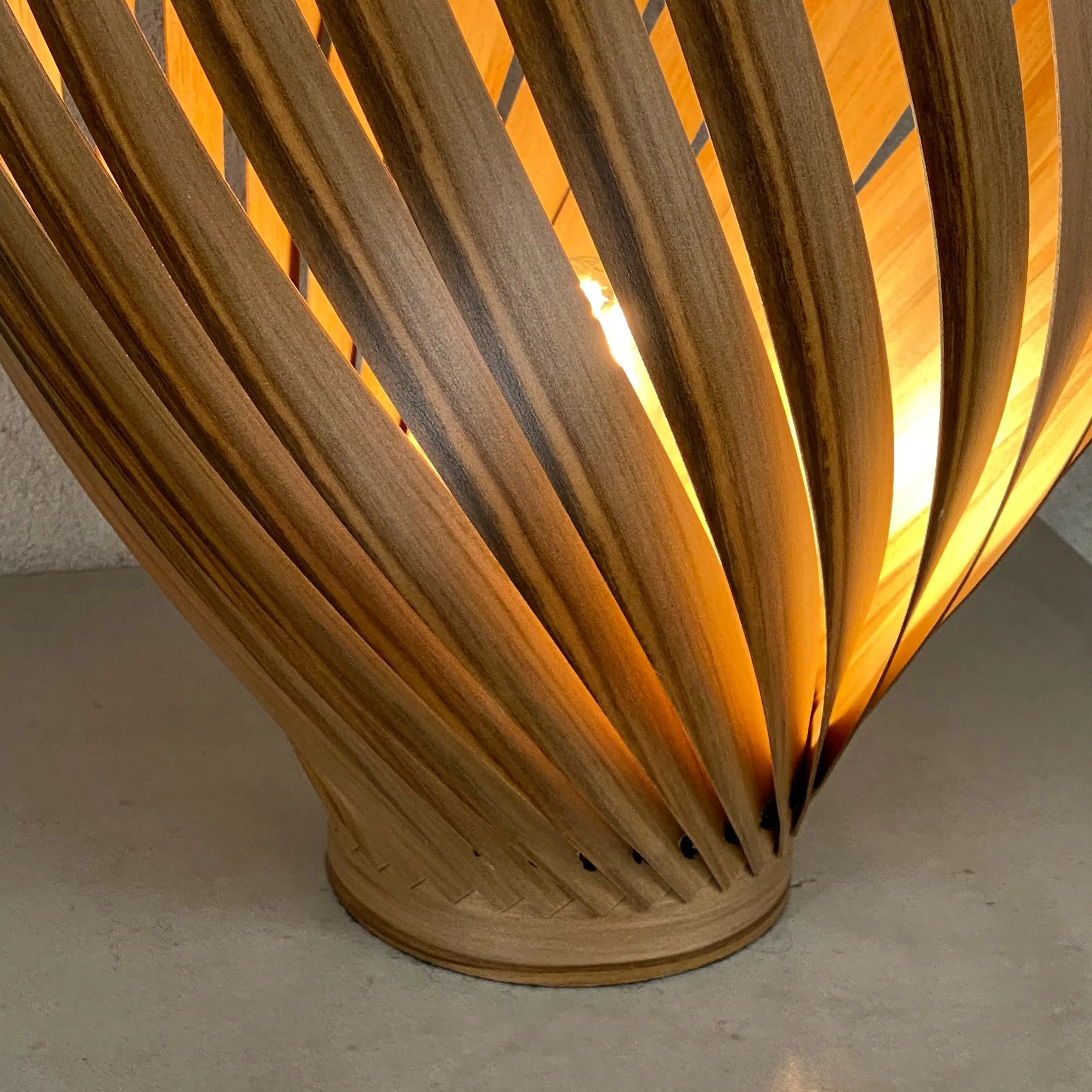 Stehleuchte Ardere - 'fineline collection' Gofurnit