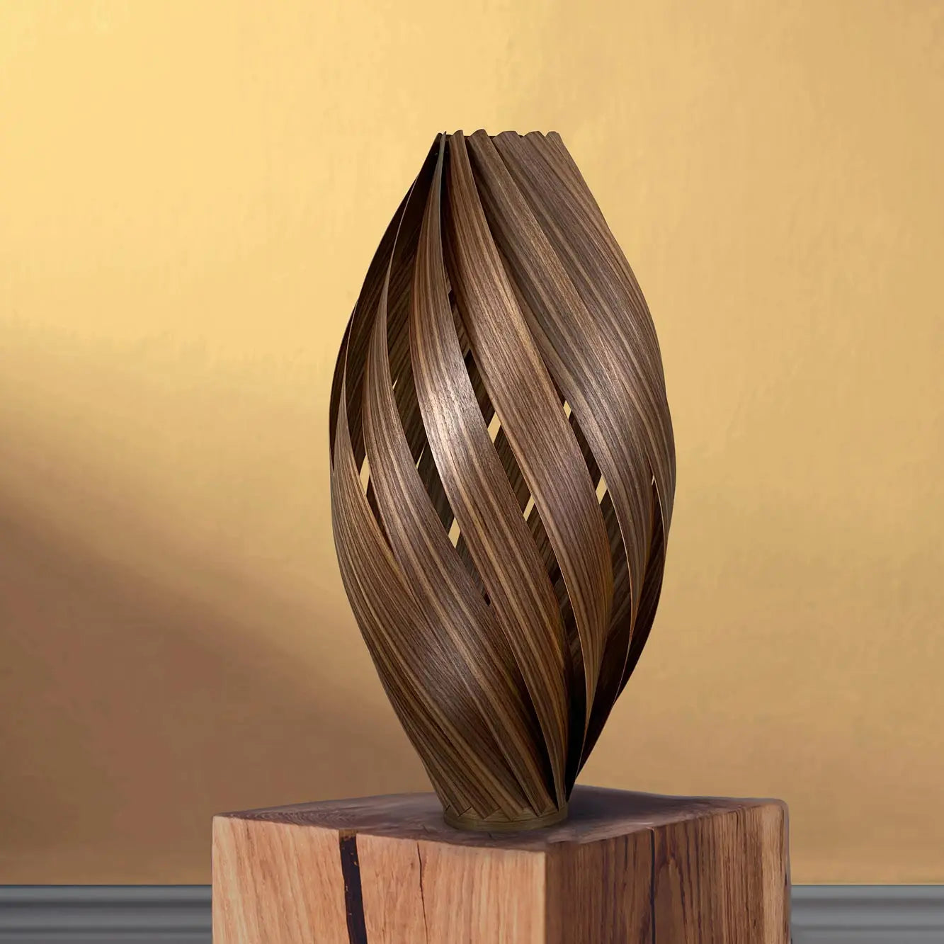 Stehleuchte 'Ardere' aus Nussbaum 60 cm Gofurnit