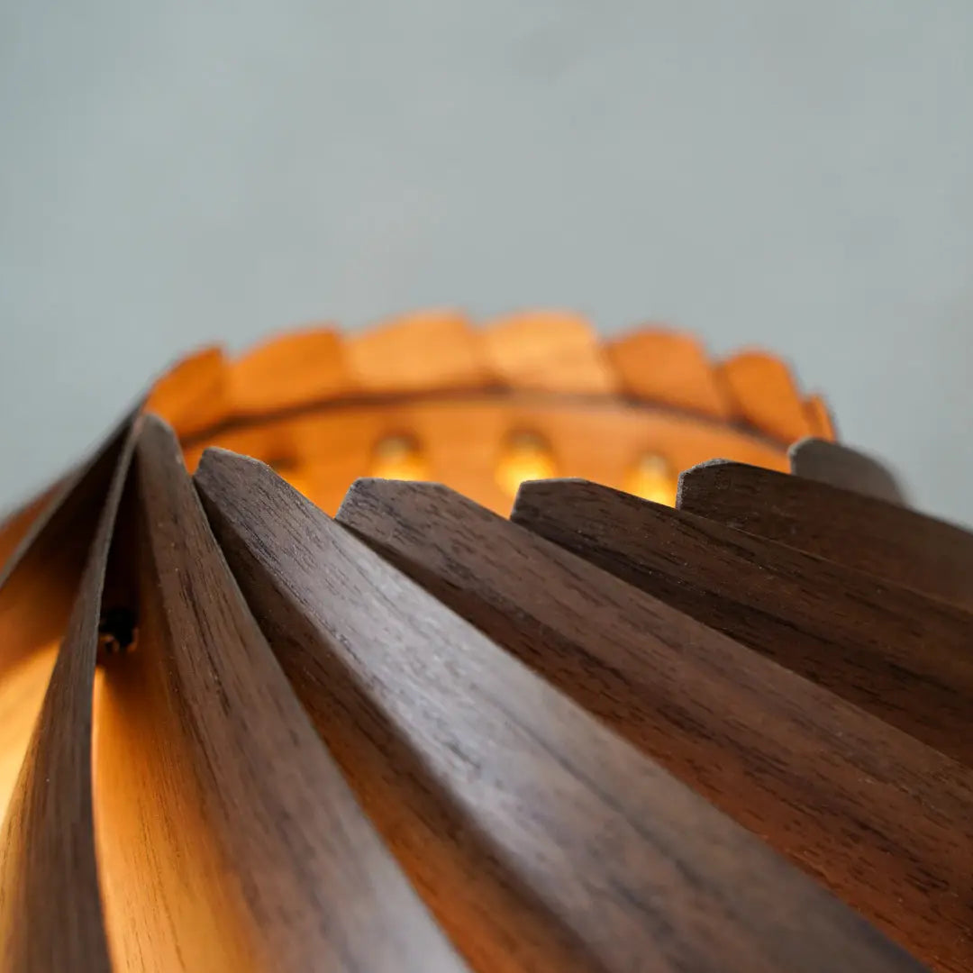 Tischleuchte 'Gemma XL' aus Nussbaum Gofurnit