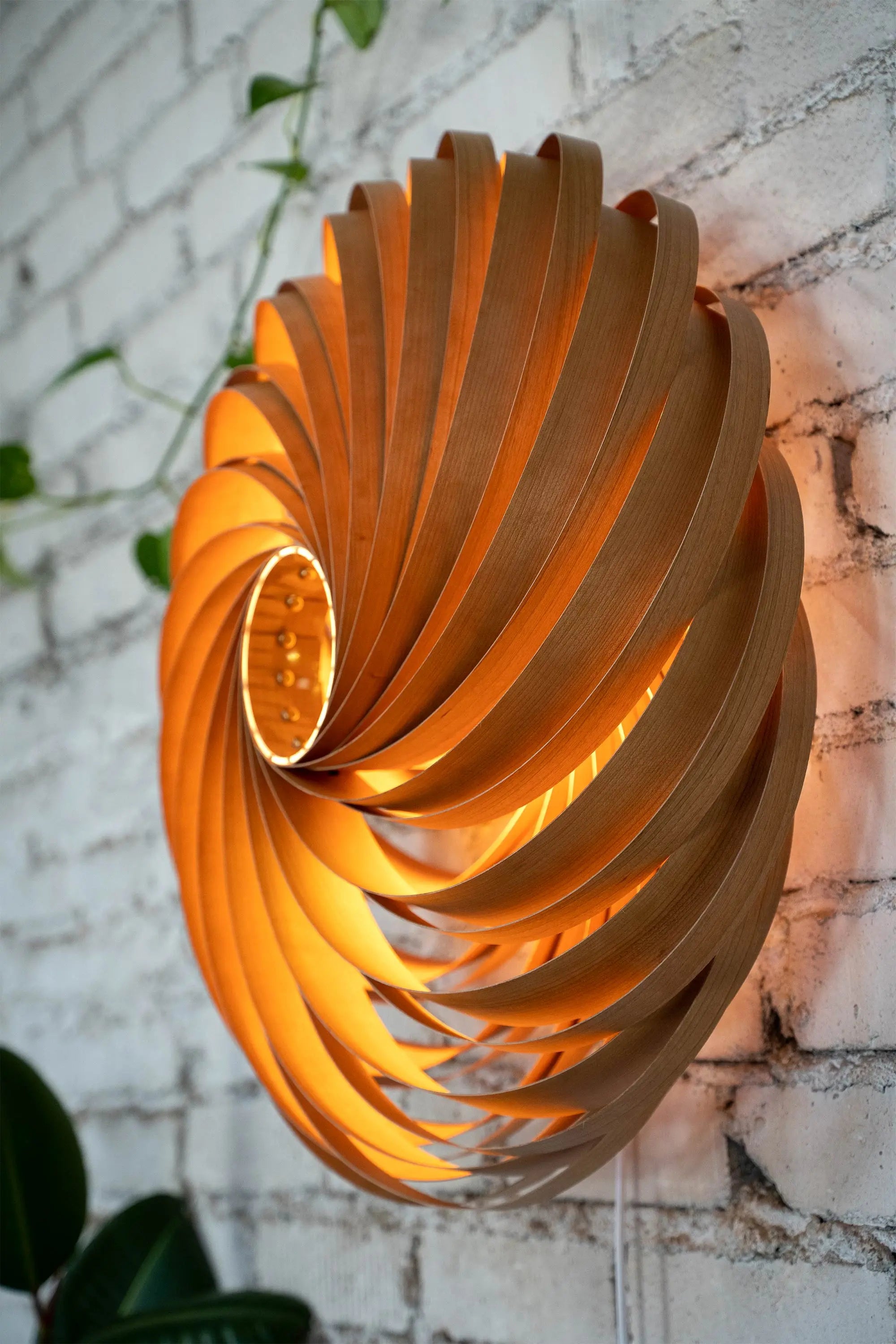 Wandleuchte 'Veneria' aus Kirschbaumholz 60 cm Gofurnit