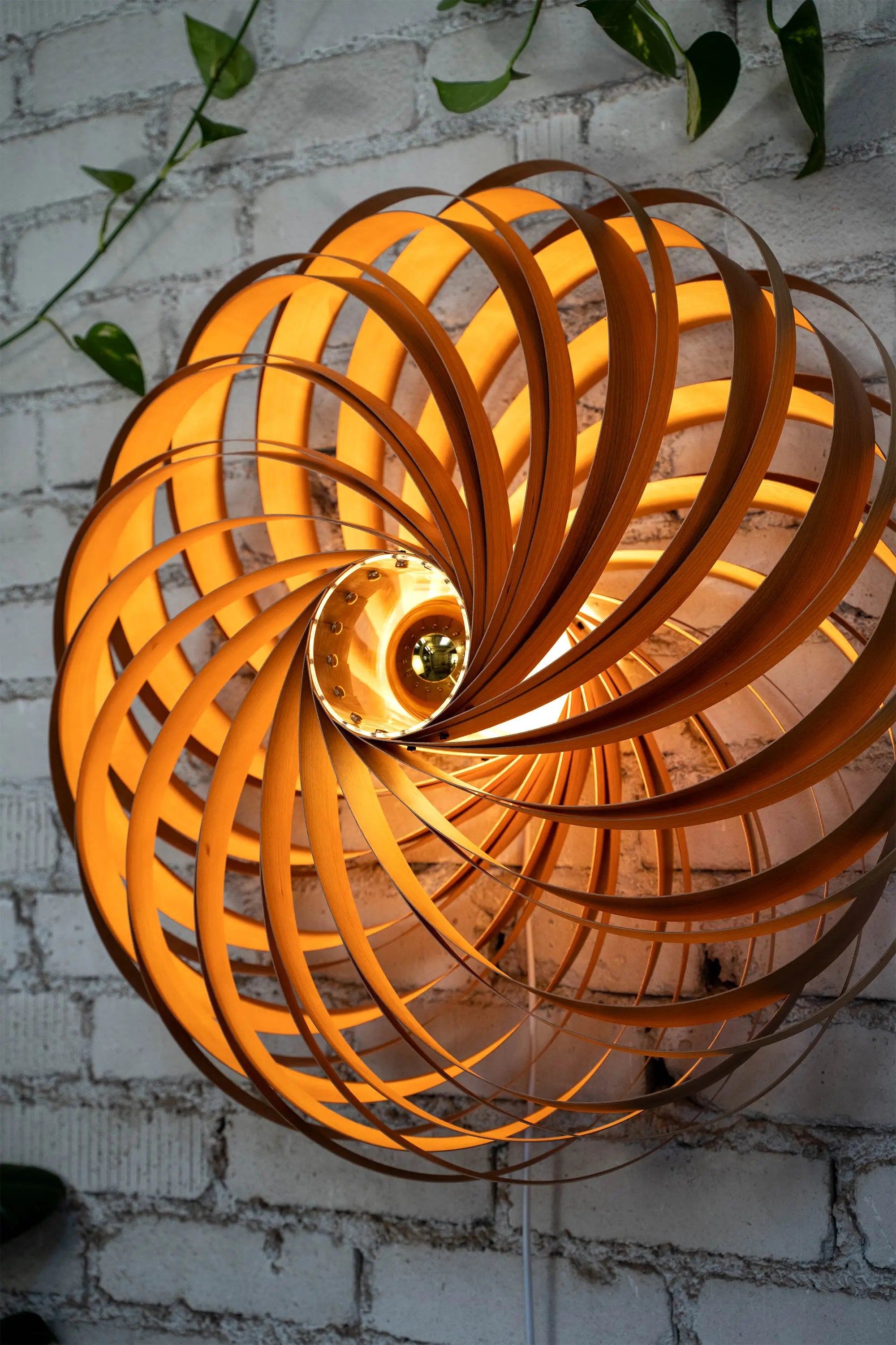 Wandleuchte 'Veneria' aus Kirschbaumholz 70 cm Gofurnit