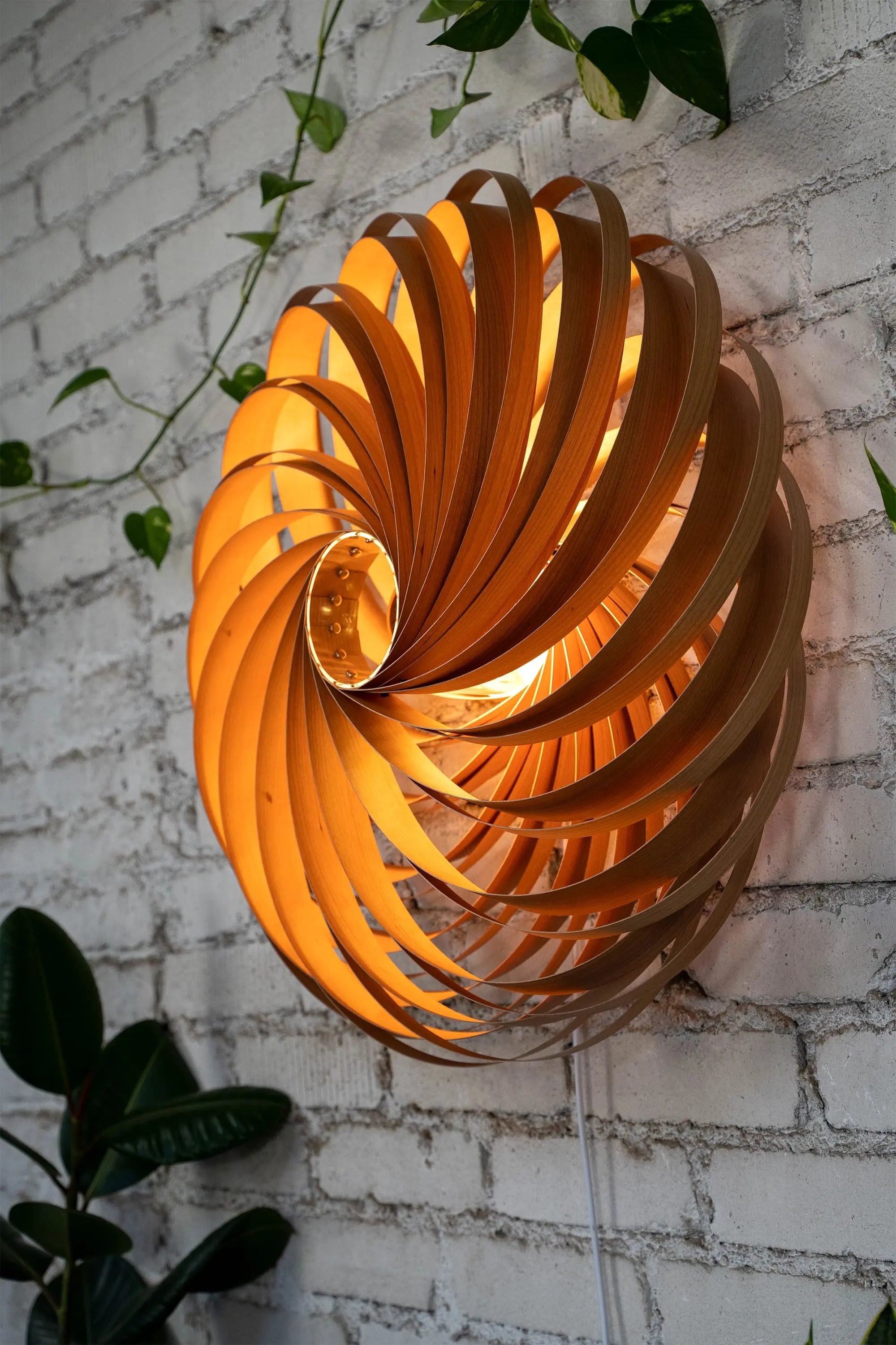 Wandleuchte 'Veneria' aus Kirschbaumholz 70 cm Gofurnit