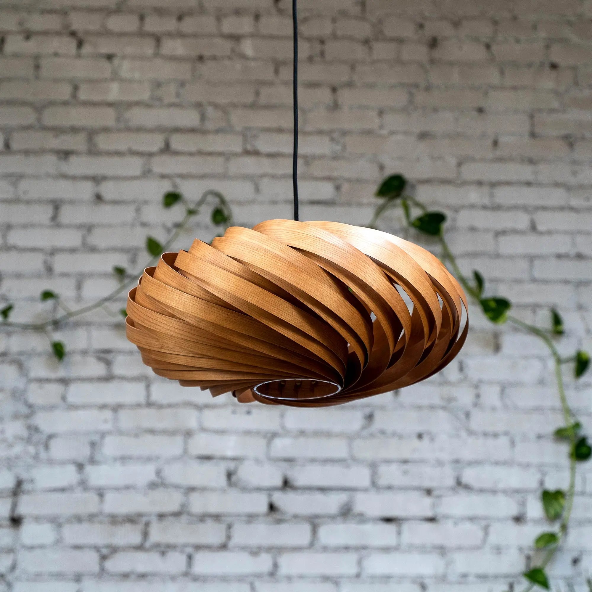 Hängeleuchte 'Veneria' aus Kirschbaumholz 50 cm Gofurnit