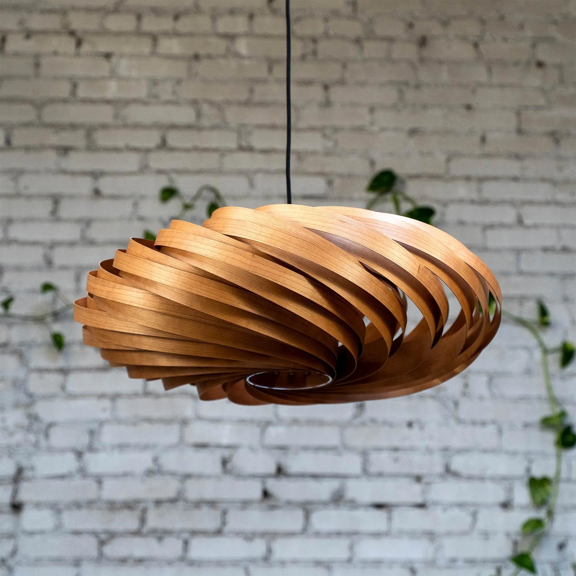 Hängeleuchte 'Veneria' aus Kirschbaumholz 60 cm Gofurnit