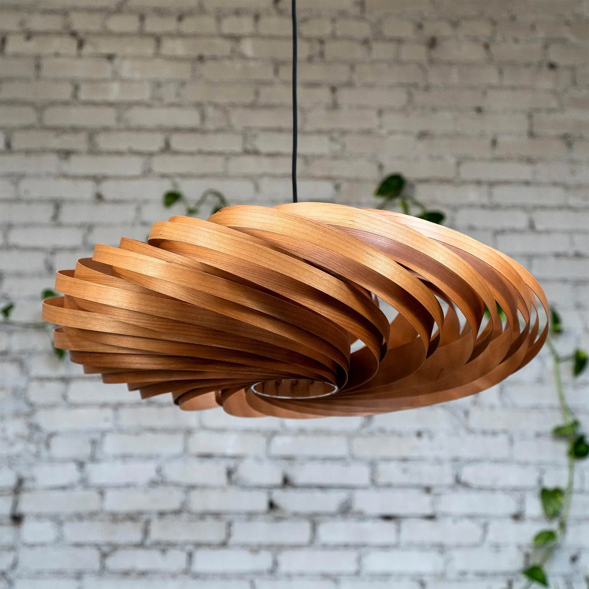 Hängeleuchte 'Veneria' aus Kirschbaumholz 70 cm Gofurnit