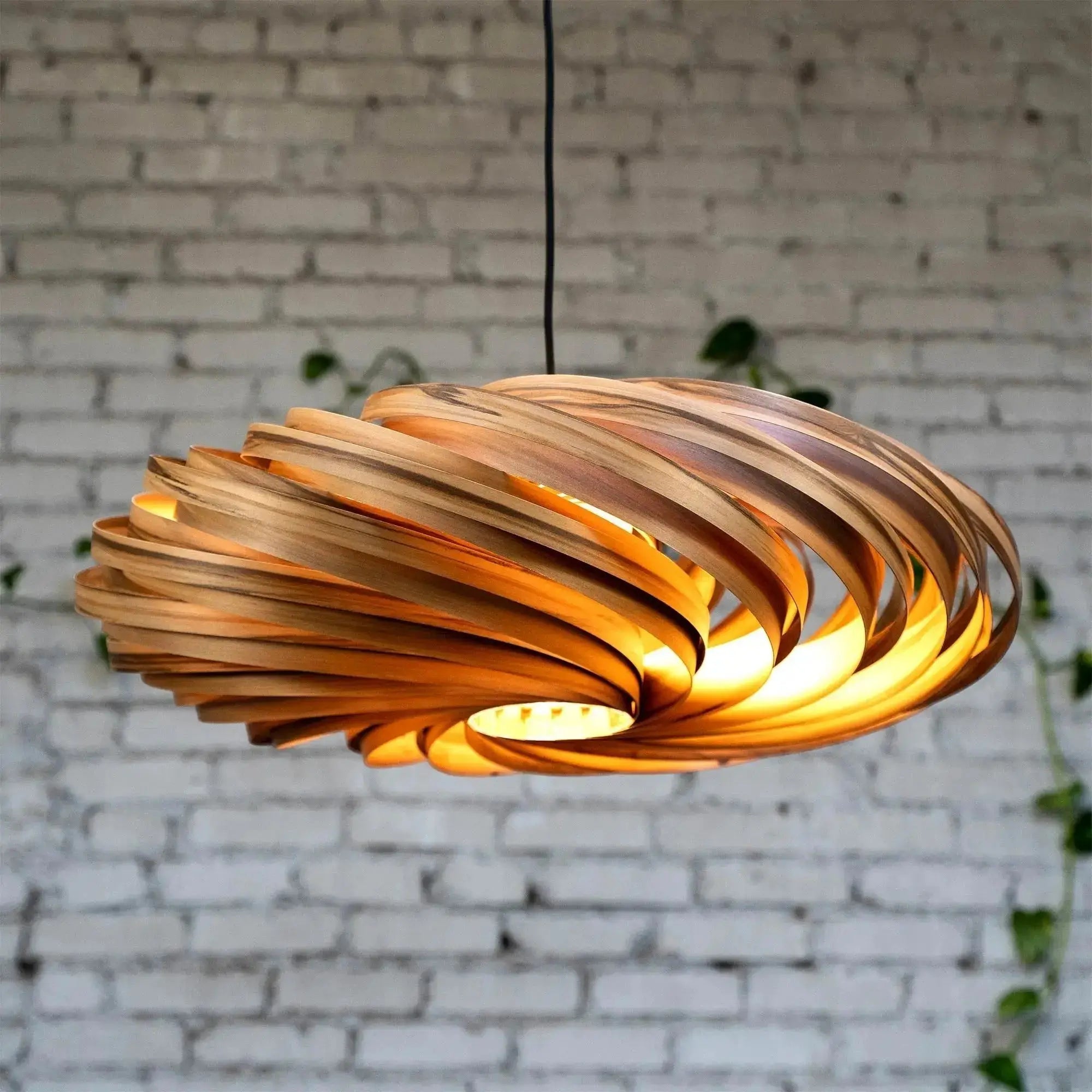 Hängeleuchte 'Veneria' aus Amberbaum 70 cm Gofurnit