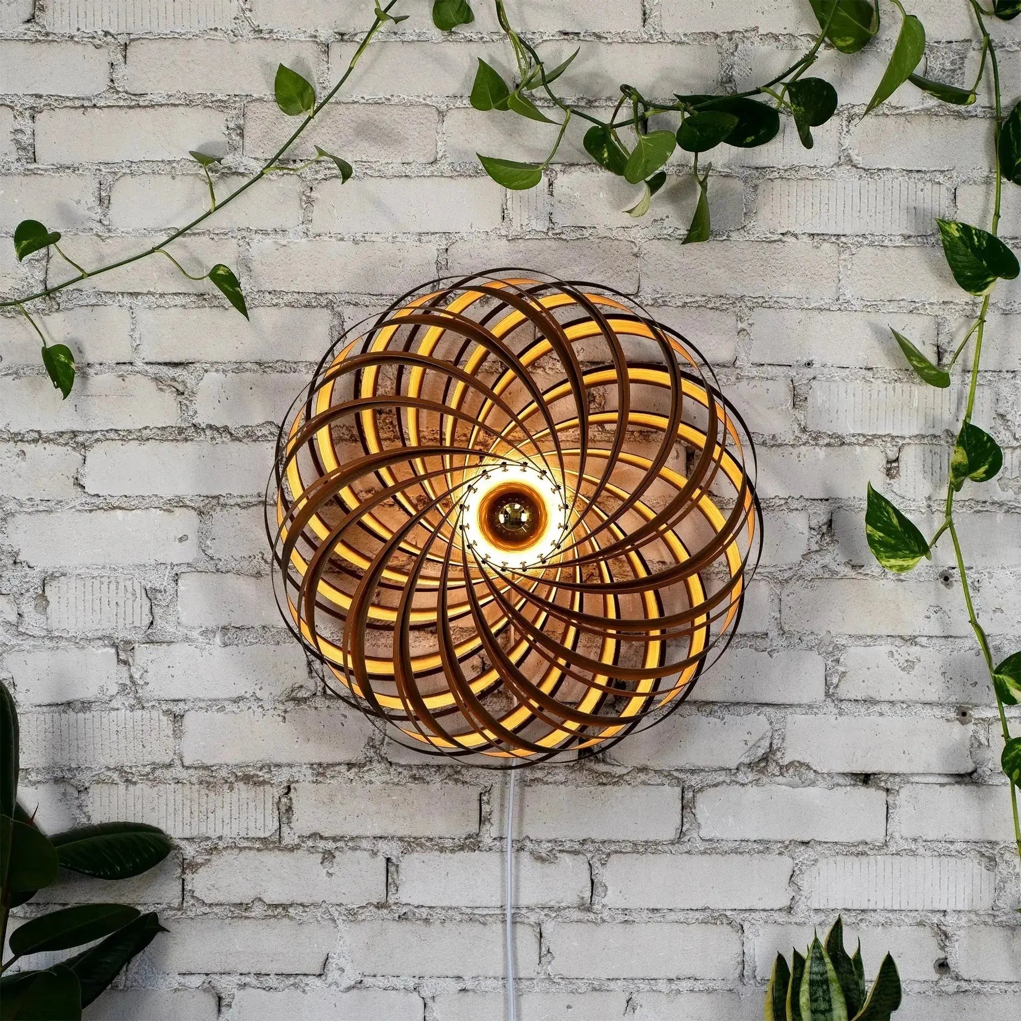 Wandleuchte 'Veneria' aus Nussbaum 60 cm Gofurnit