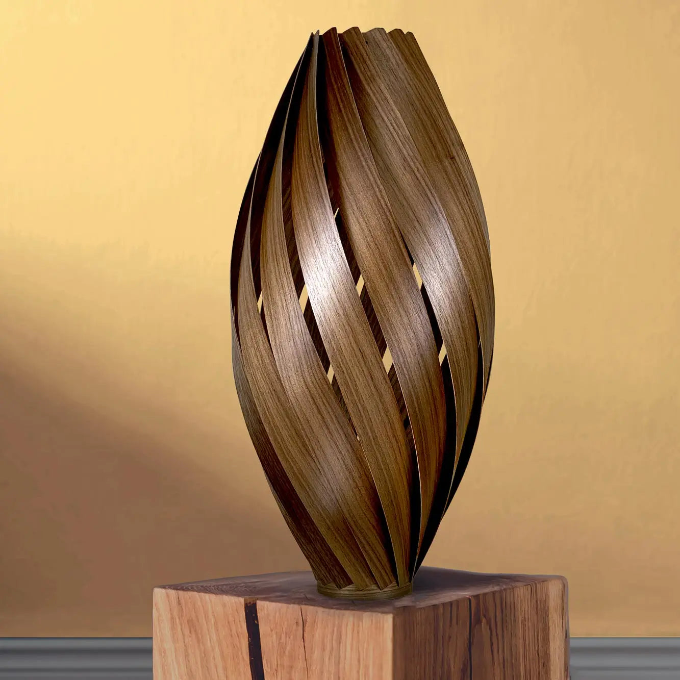 Stehleuchte 'Ardere' aus Nussbaum 70 cm Gofurnit