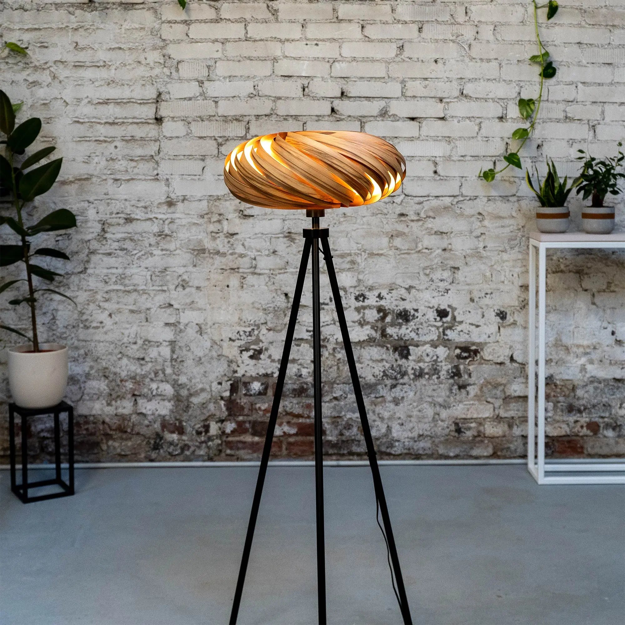 Stehleuchte 'Veneria' aus Amberbaum 50 cm Gofurnit