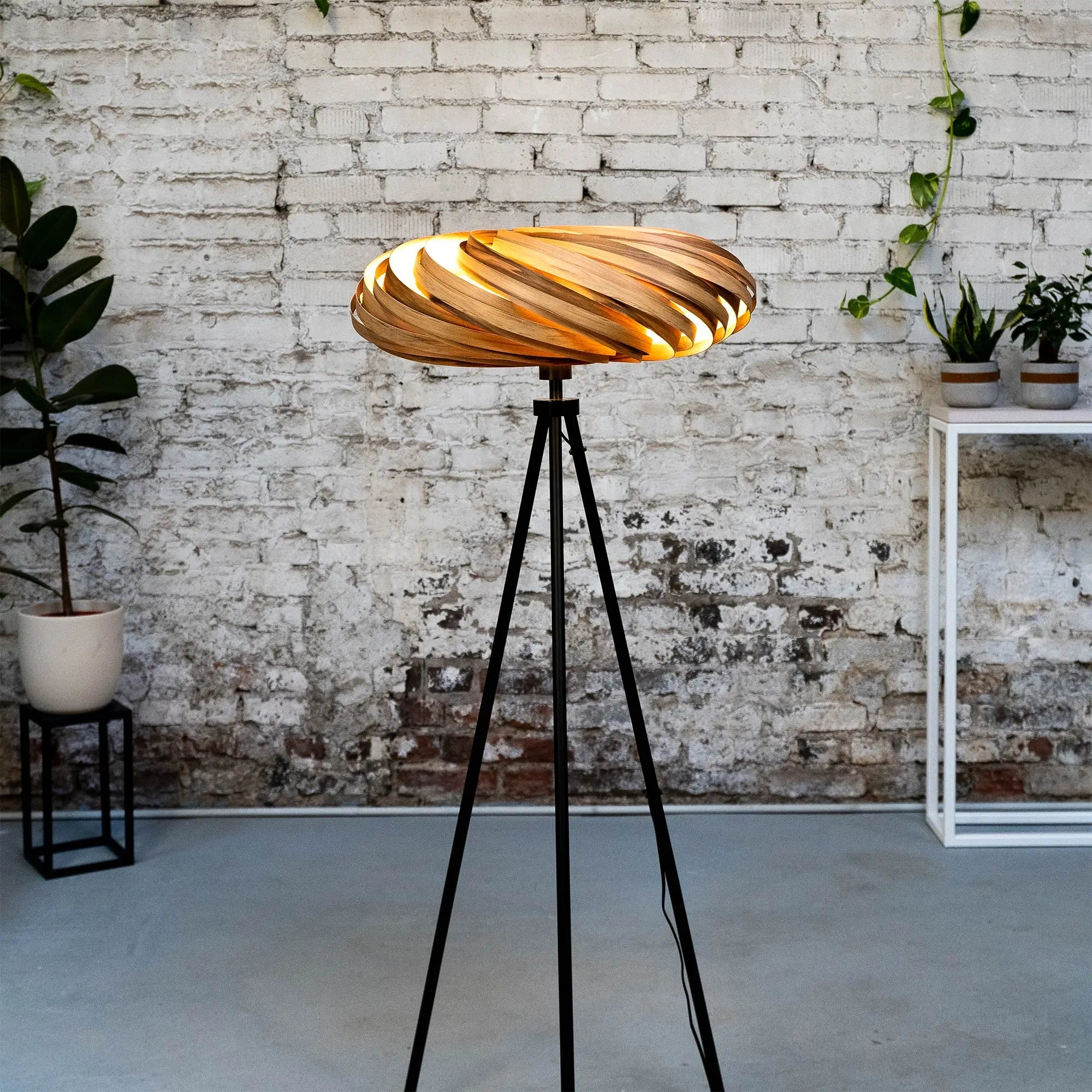 Stehleuchte 'Veneria' aus Amberbaum 60 cm Gofurnit