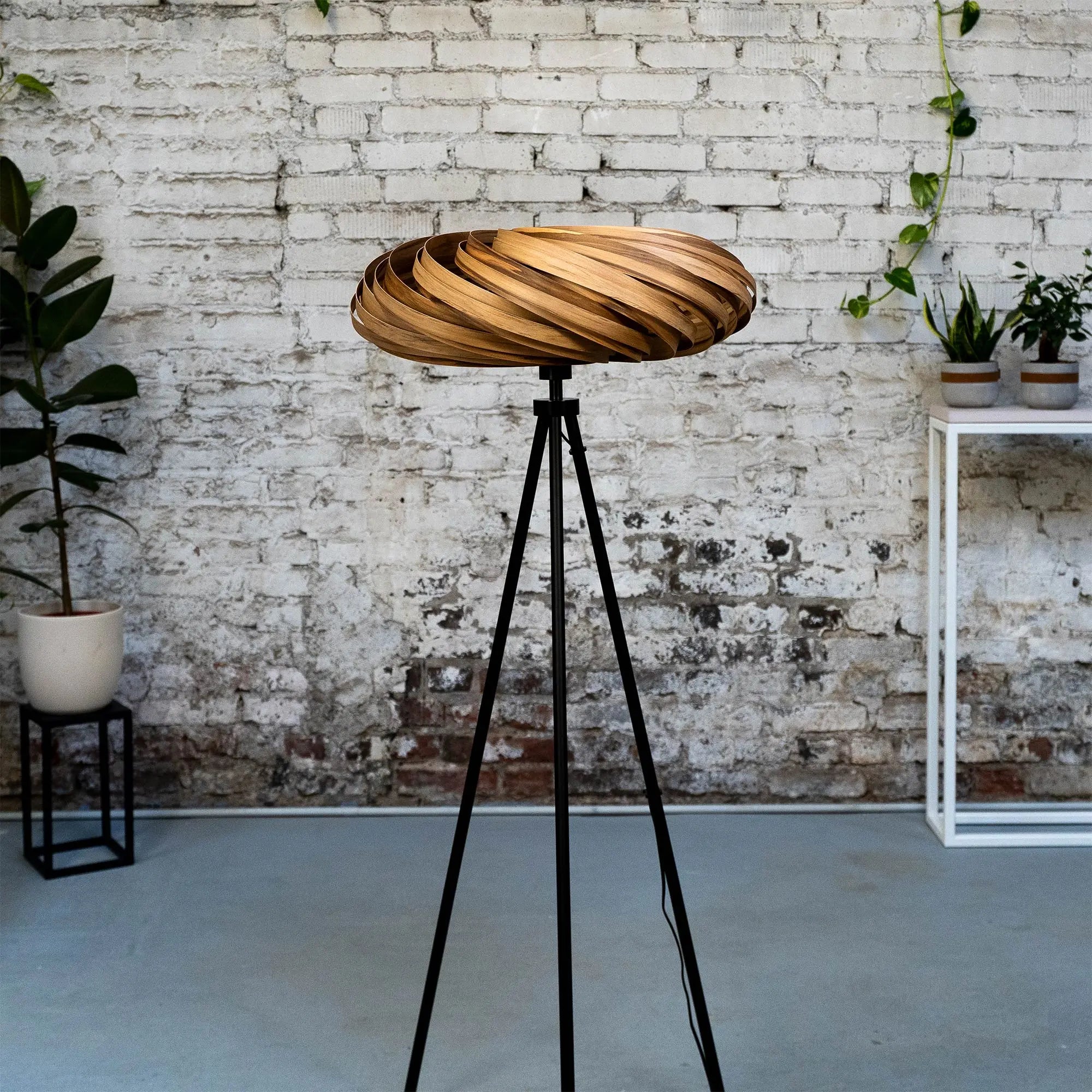 Stehleuchte 'Veneria' aus Amberbaum 60 cm Gofurnit