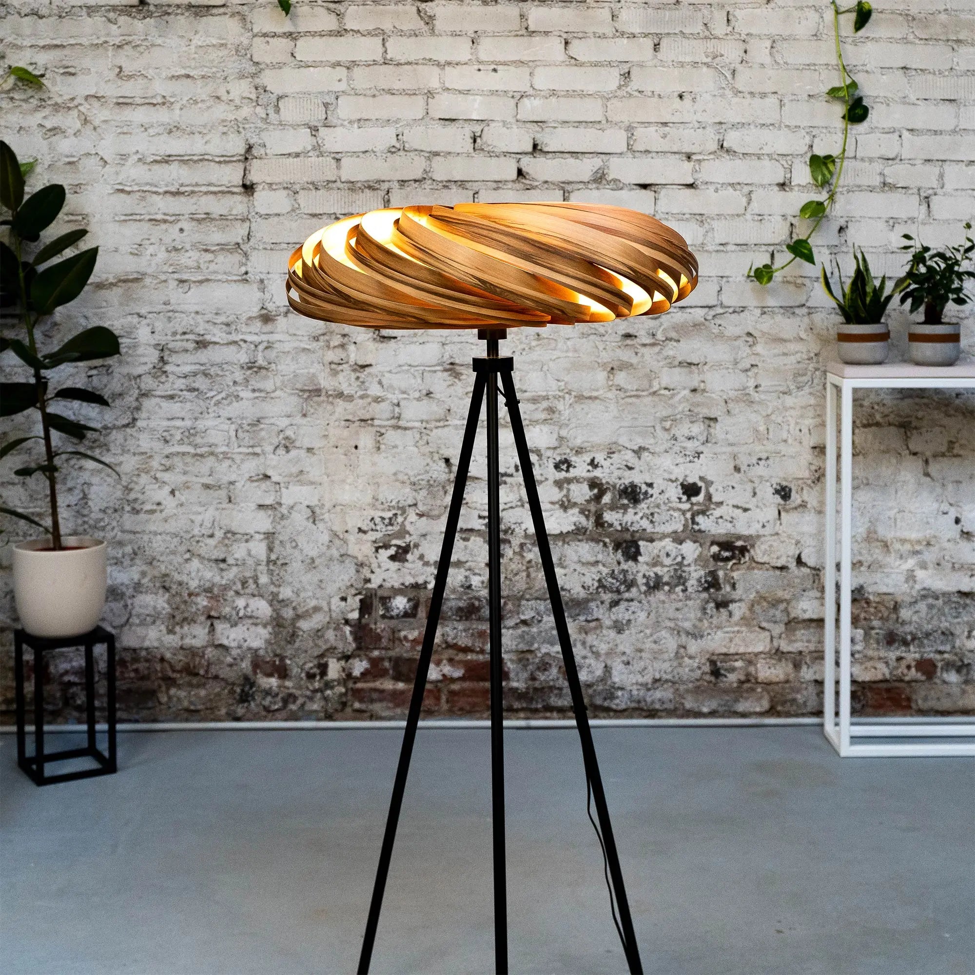 Stehleuchte 'Veneria' aus Amberbaum 70 cm Gofurnit