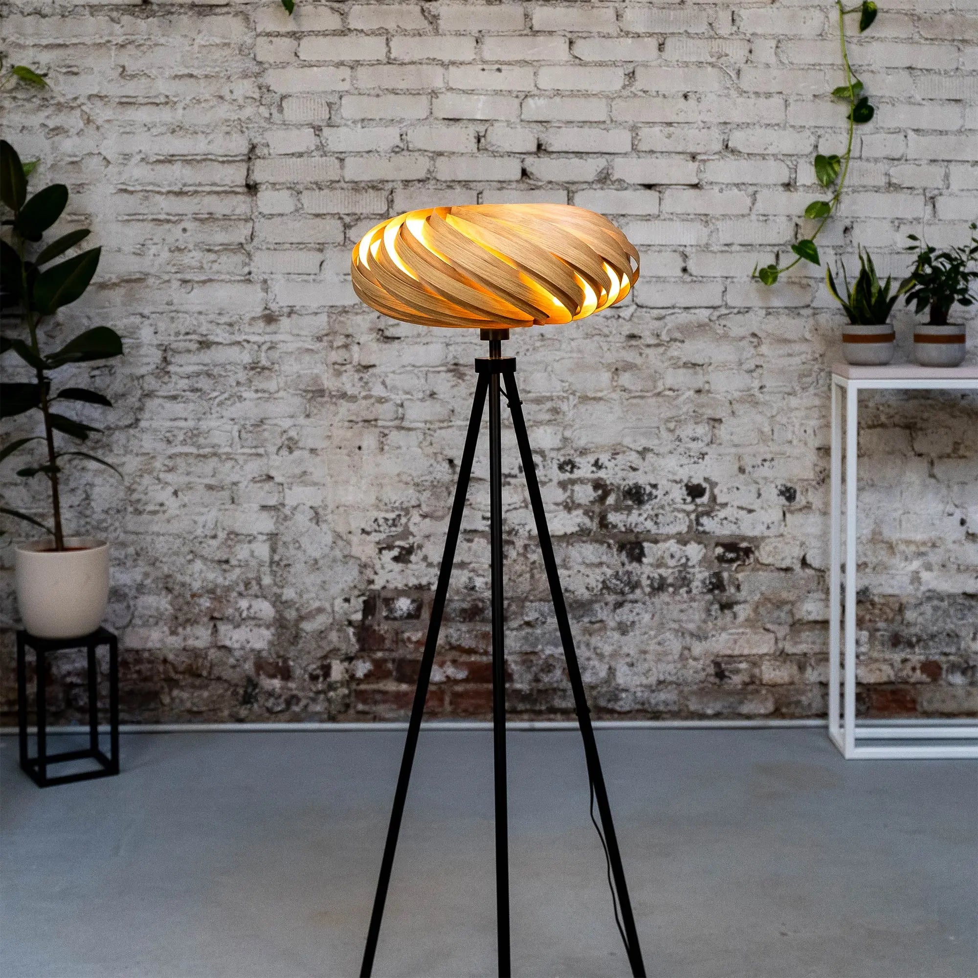 Stehleuchte 'Veneria' aus Eichenholz 50 cm Gofurnit