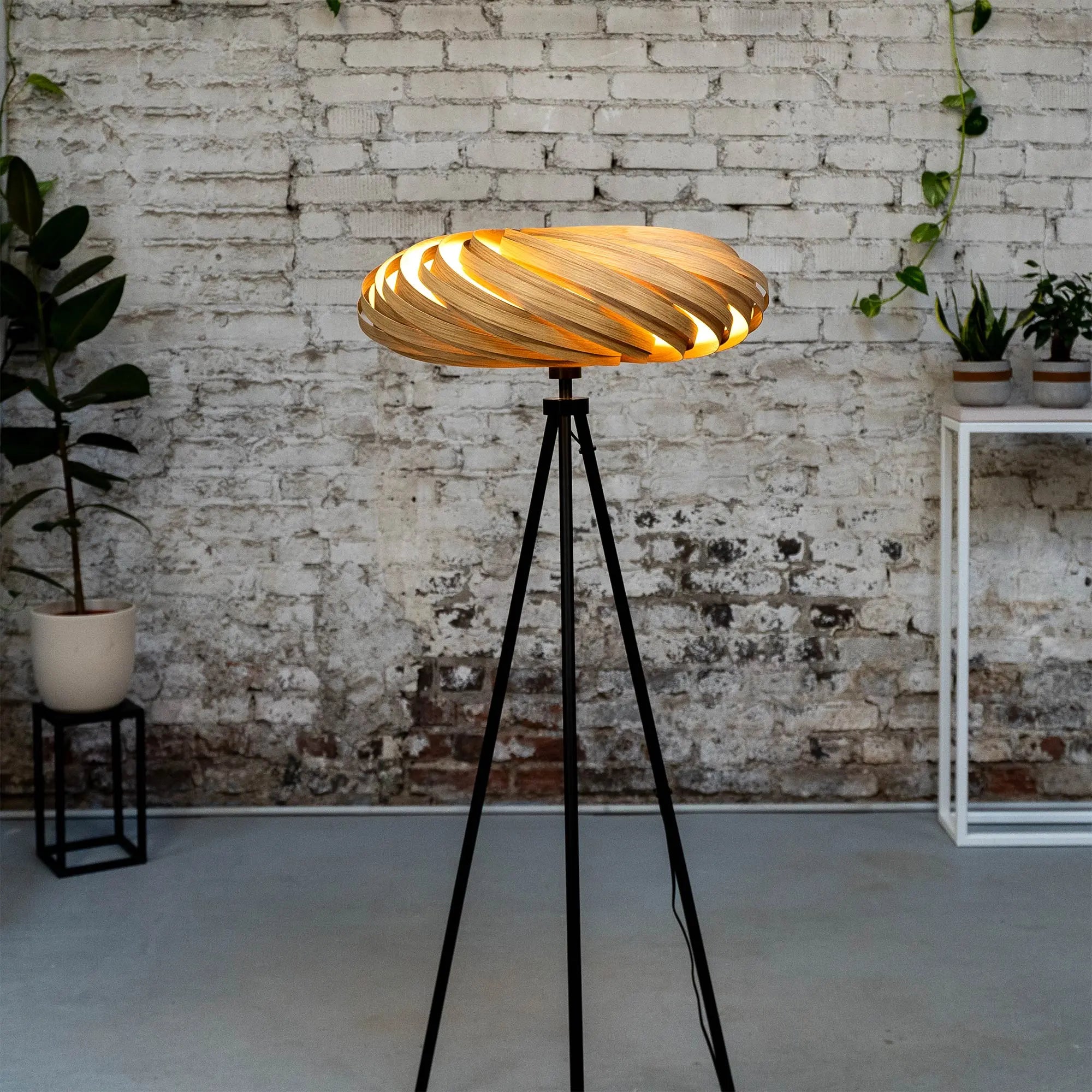 Stehleuchte 'Veneria' aus Eichenholz 60 cm Gofurnit