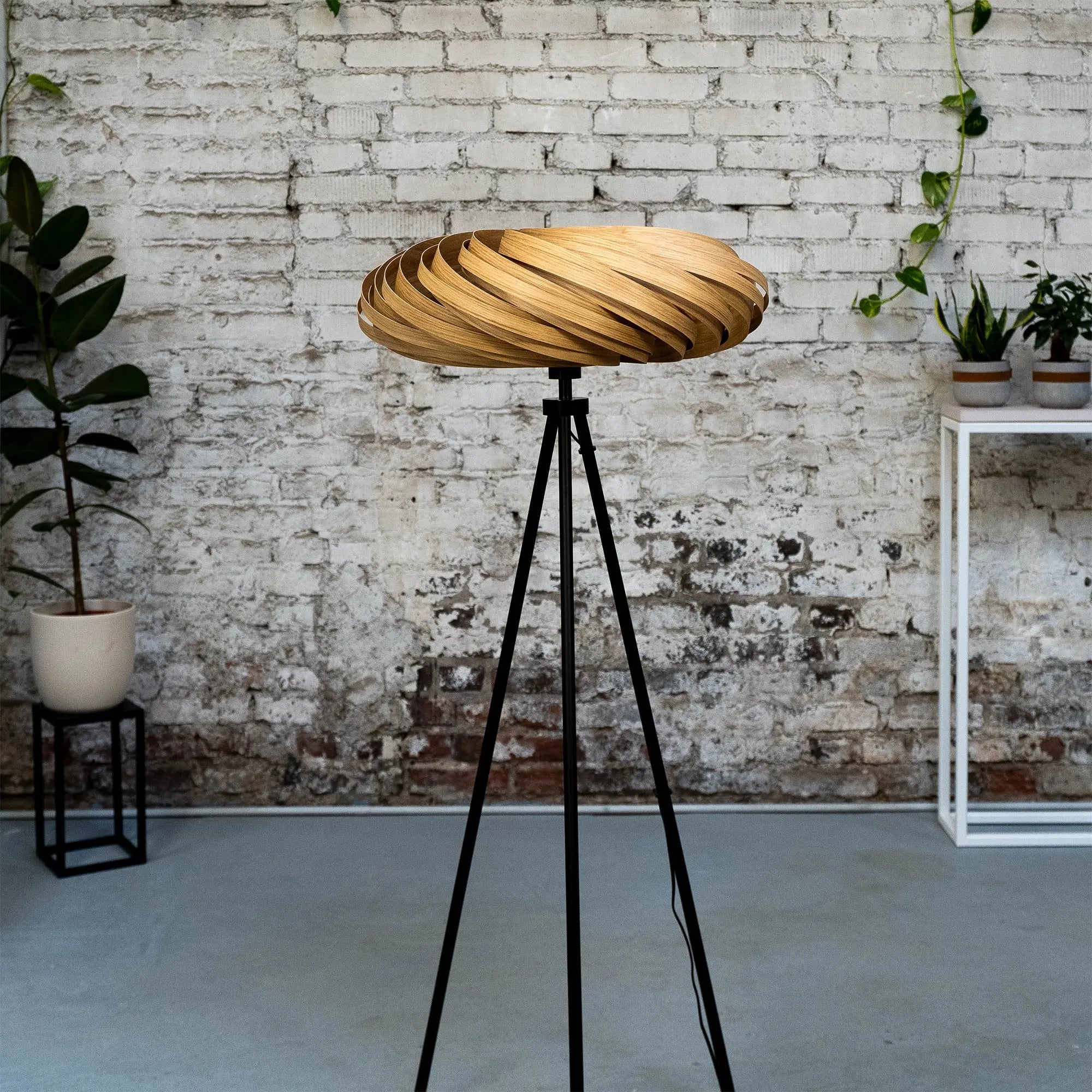 Stehleuchte 'Veneria' aus Eichenholz 60 cm Gofurnit