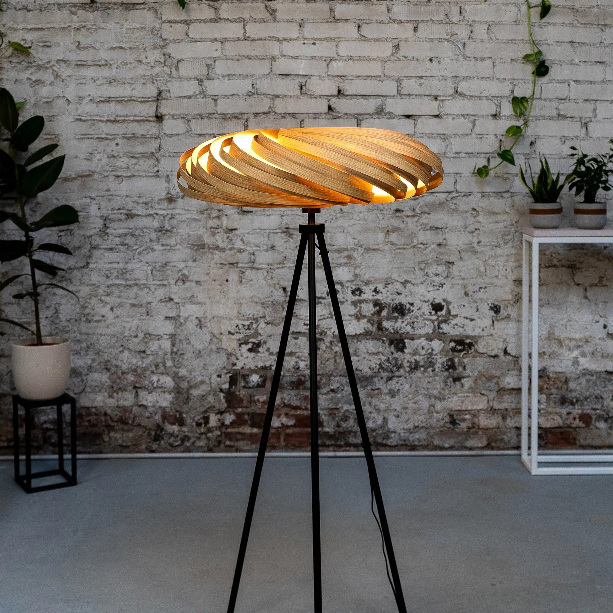 Stehleuchte 'Veneria' aus Eichenholz 70 cm Gofurnit