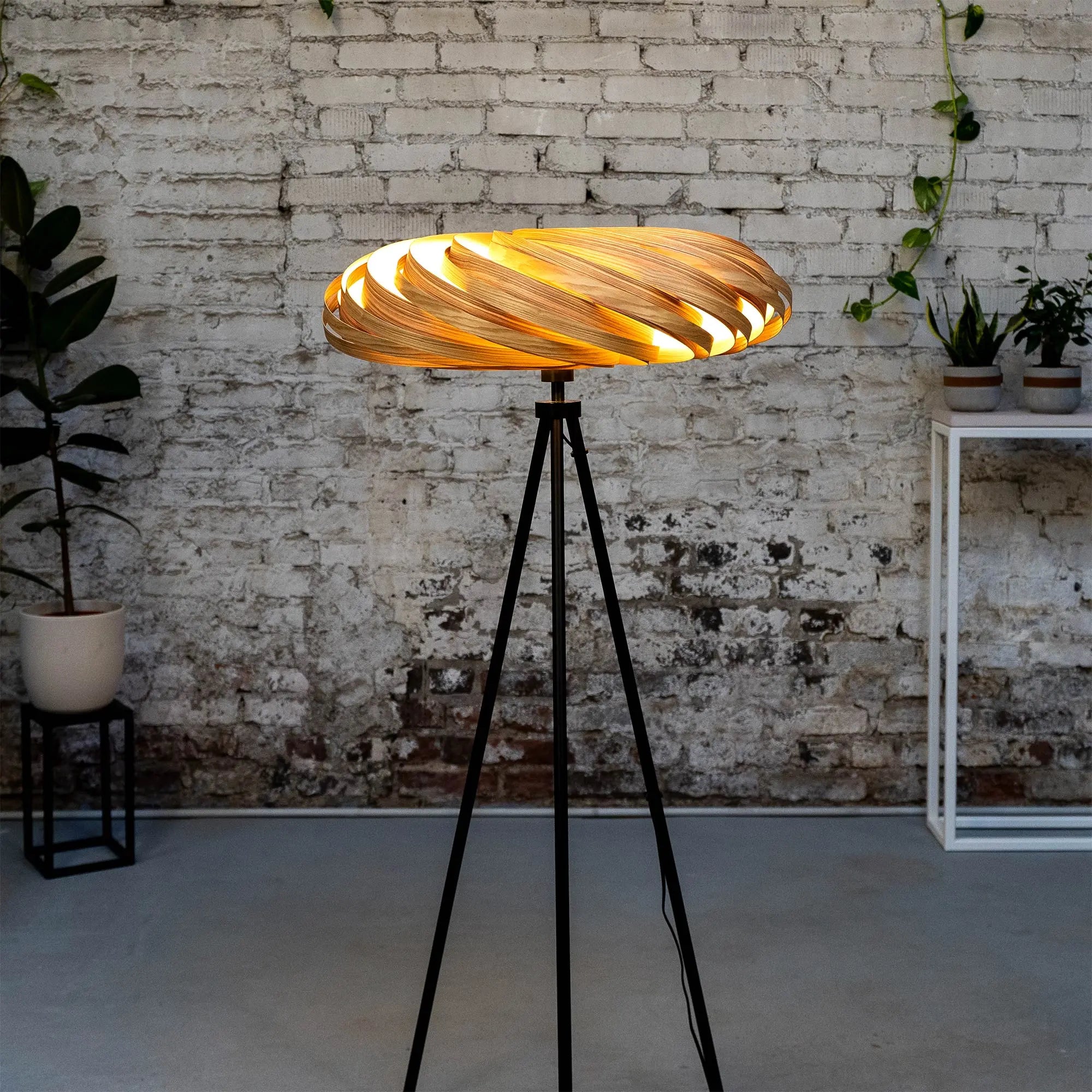 Stehleuchte 'Veneria' aus Olivesche 70 cm Gofurnit